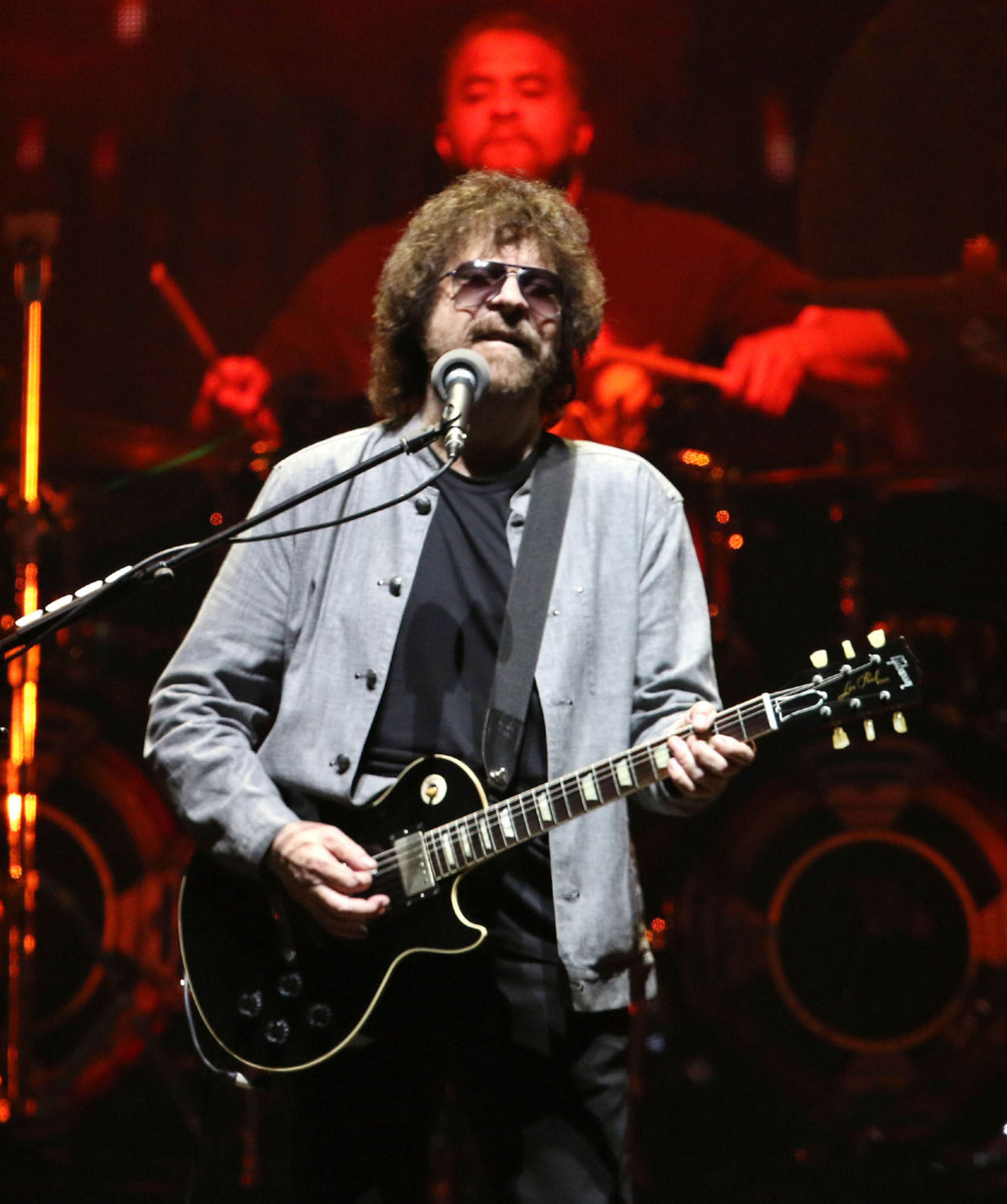 Jeff Lynne sings "Standin' in the Rain" as part of Jeff Lynne's ELO sold-out show at State Farm Arena on Friday, July 5, 2019. (Photo: Robb Cohen Photography & Video /RobbsPhotos.com)