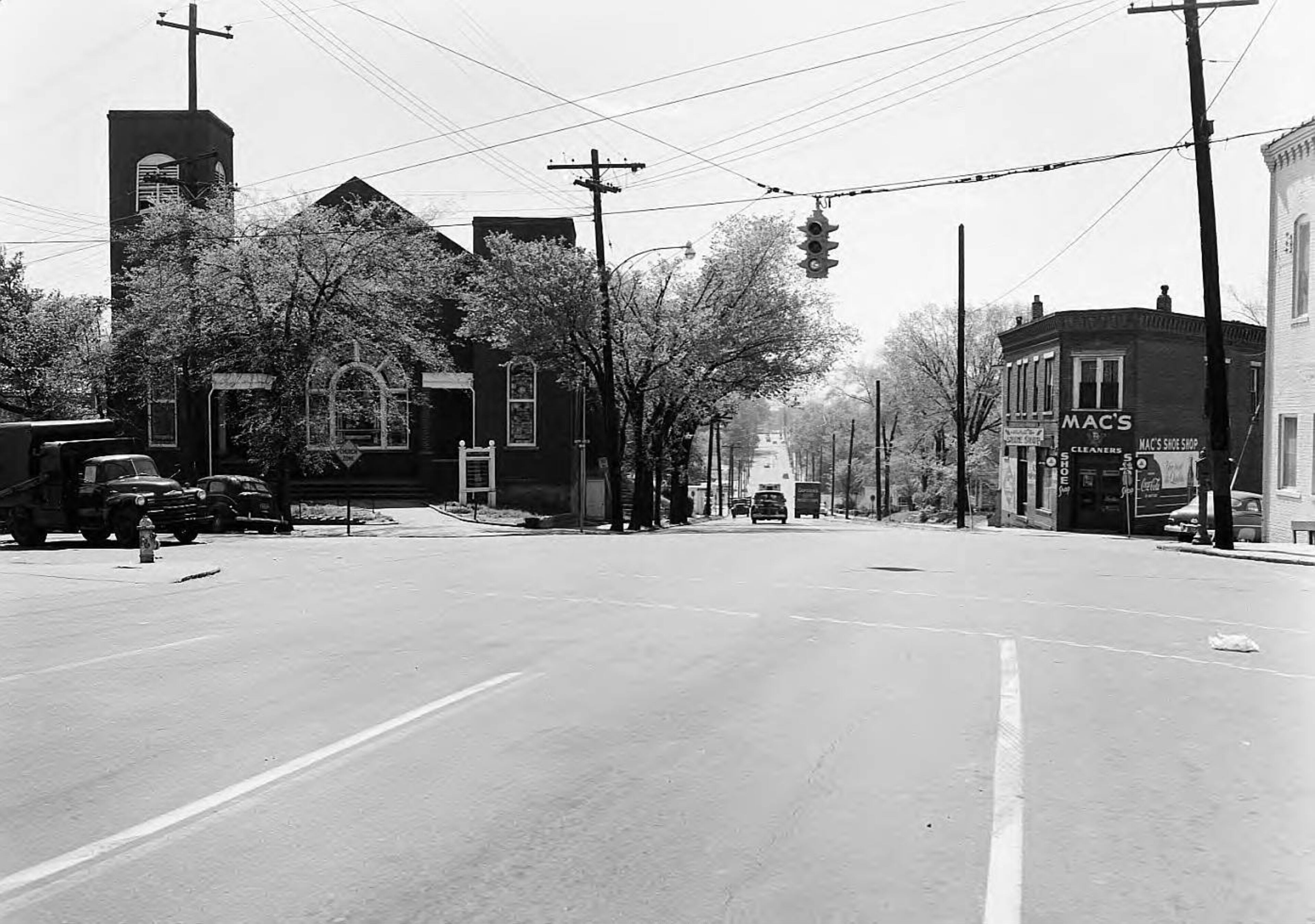 Howell Mill Road and Marietta Street in April 1956. LBGPNS5-184d, Lane Brothers Commercial Photographers Photographic Collection, 1920-1976. Photographic Collection, Special Collections and Archives, Georgia State University Library.