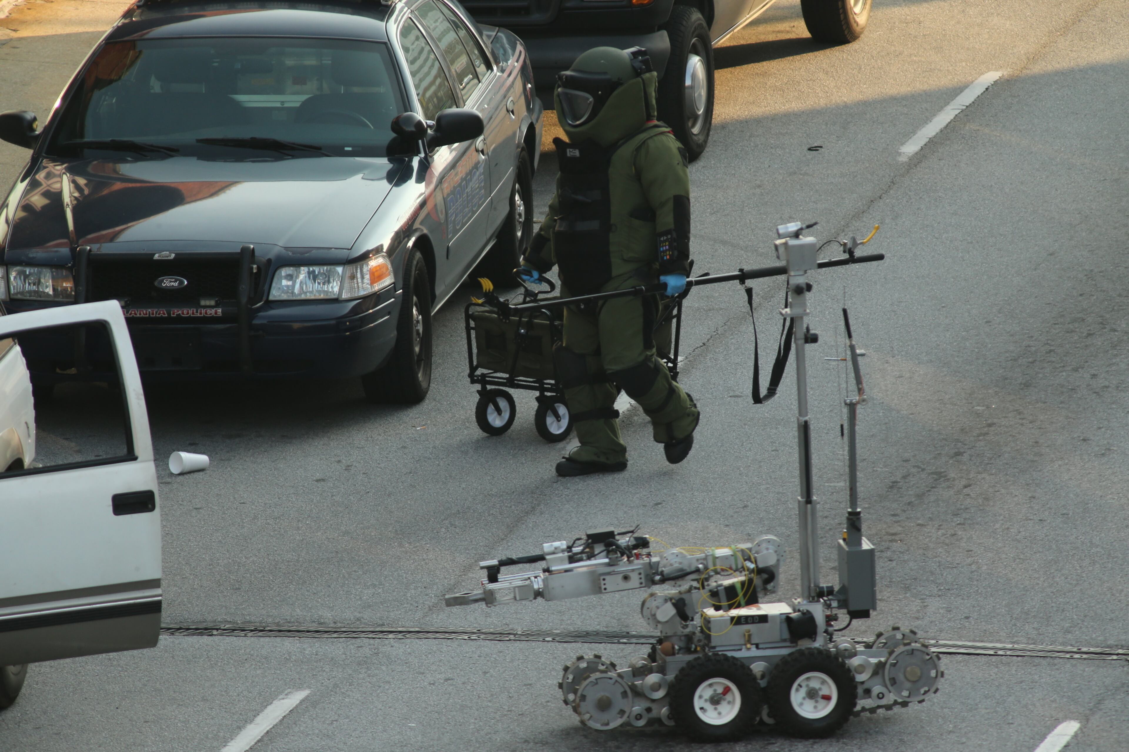 Police responded to a bomb threat call in the 100 block of Alabama Street around 4:30 am., according to police dispatch logs. JOHN SPINK/JSPINK@AJC.COM