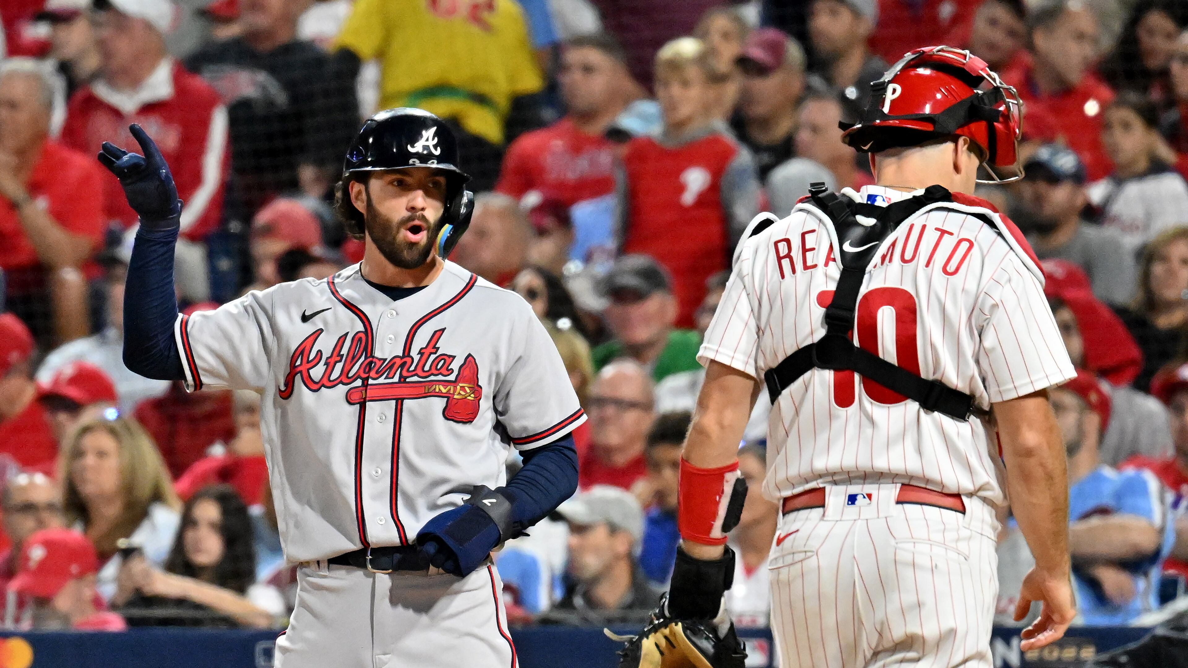 If Dansby Swanson and the Braves can’t come to a contract agreement this offseason, the team’s shortstop situation still would not be resolved. (Hyosub Shin file photo / Hyosub.Shin@ajc.com)