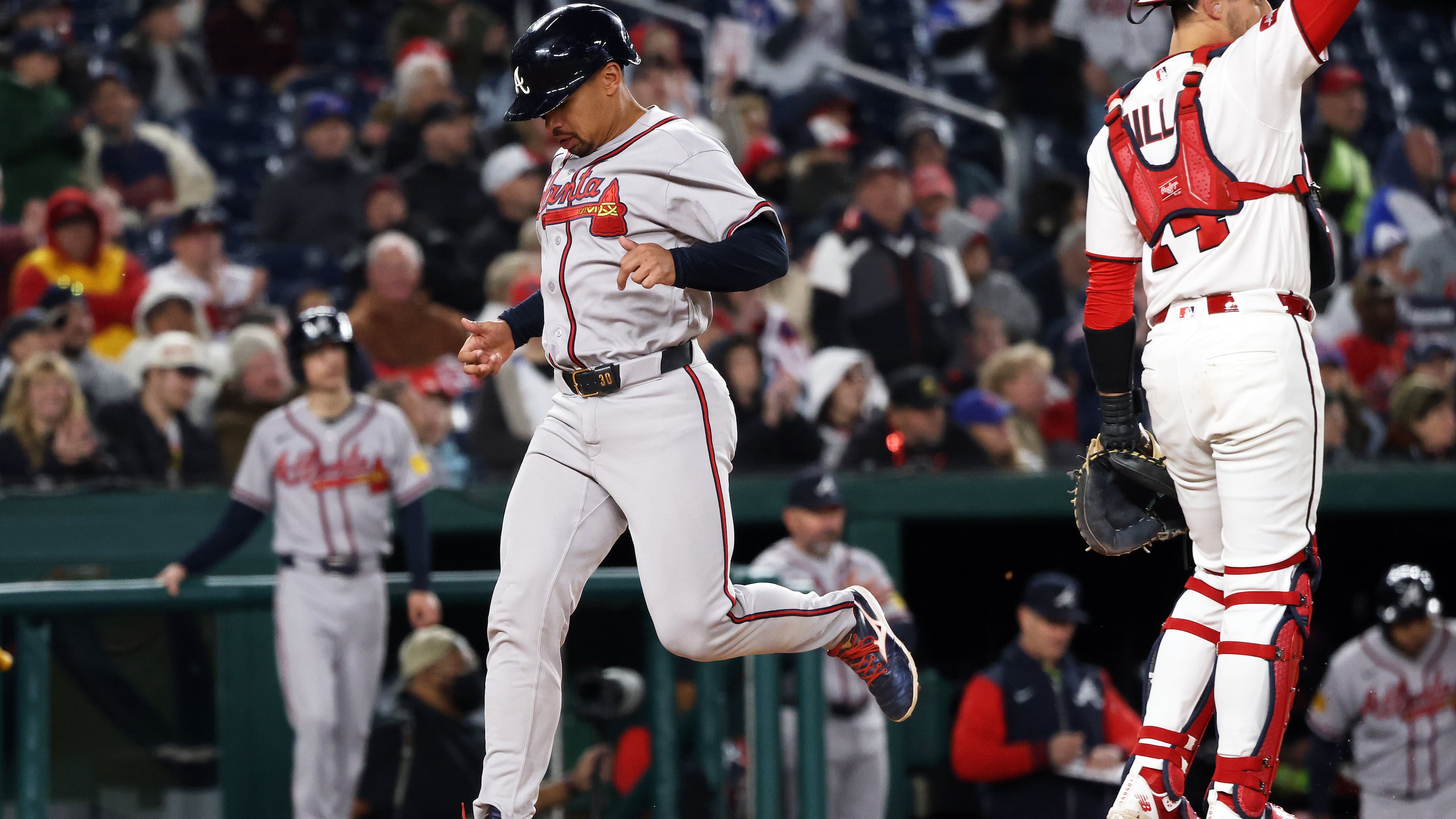 The Braves' Drake Baldwin, front left, scores during the sixth inning of a baseball game against the Washington Nationals, Monday, April 20, 2026, in Washington. (AP Photo/Daniel Kucin Jr.)