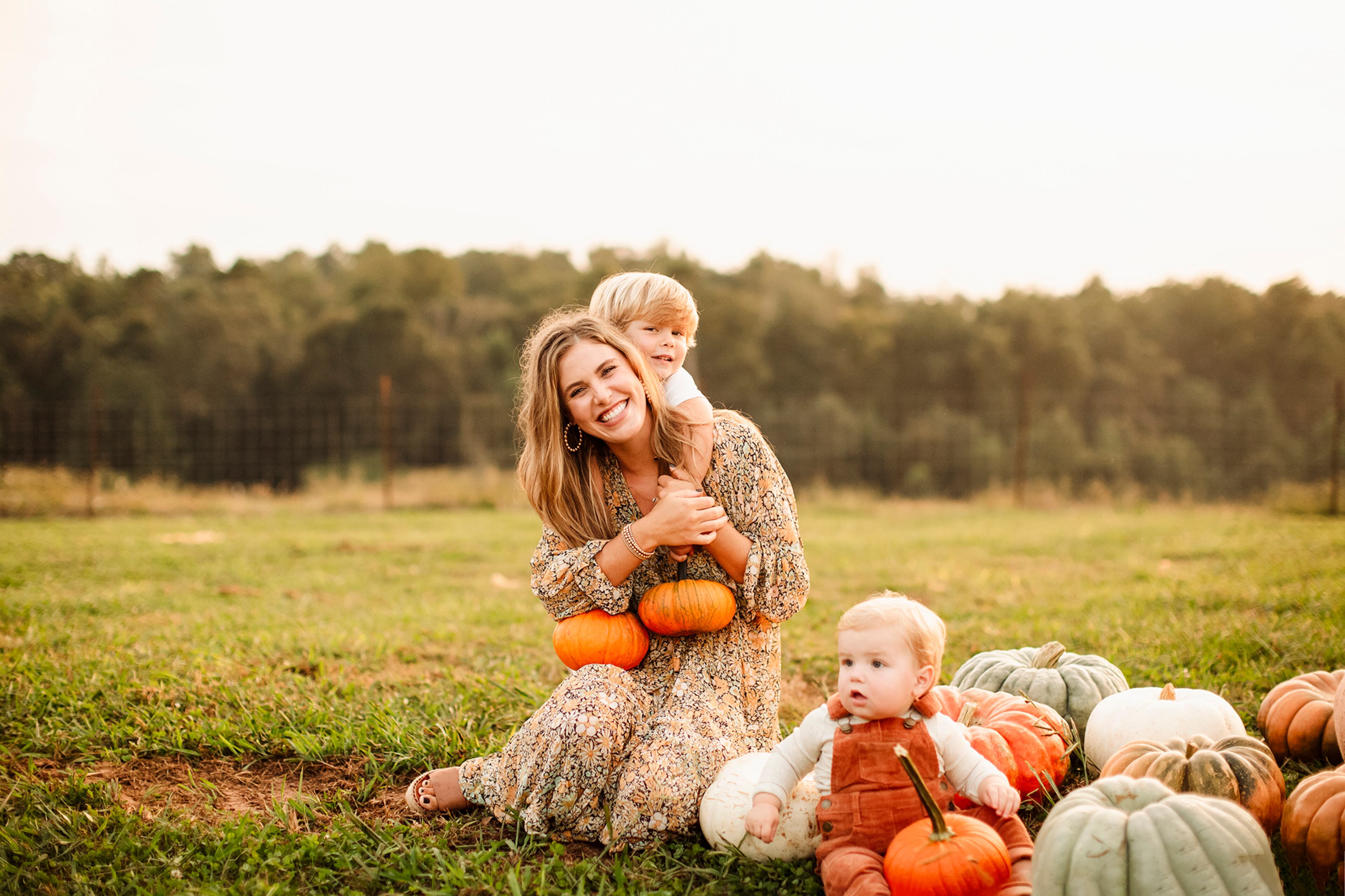 With an all-access wristband, visits can partake in farm games, hayrides and stroll through the pumpkin patch at Jaemor Farms.
(Courtesy of Abby Stancil + Carli Jones for Jaemor Farms)