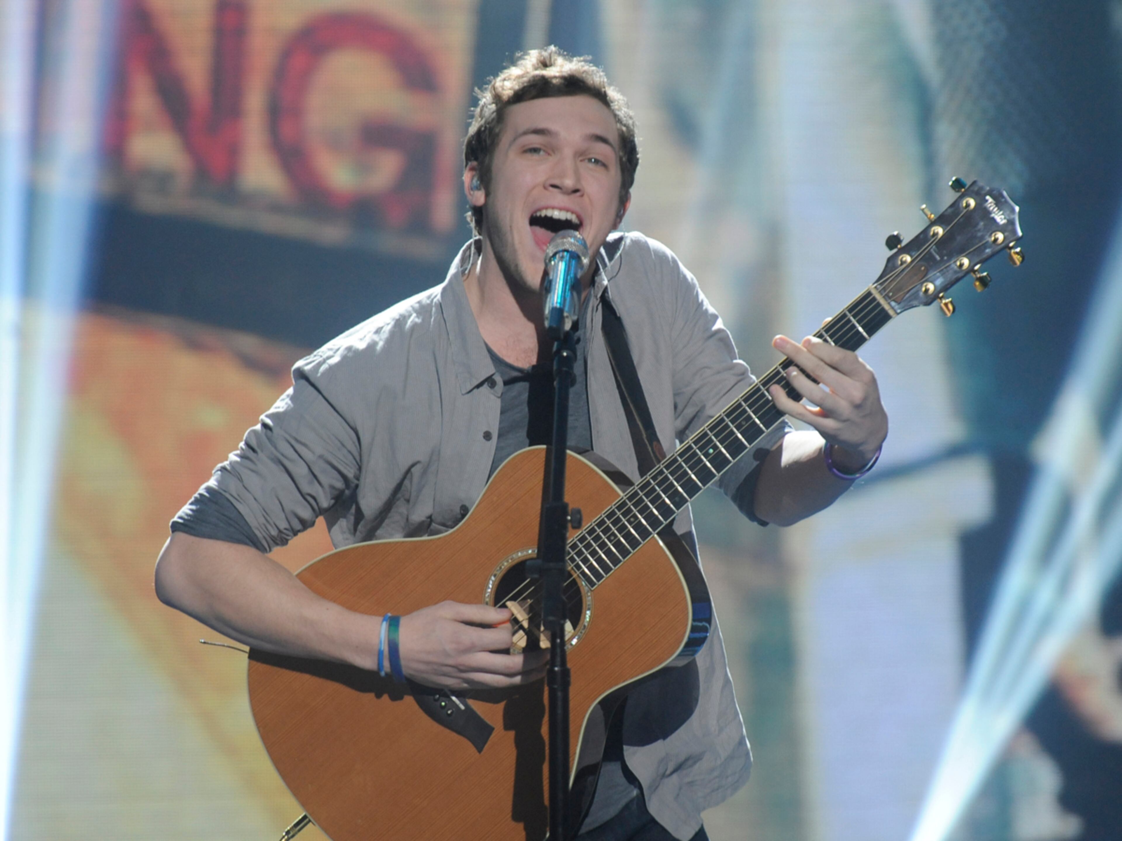 AMERICAN IDOL: Phillip Phillips performs in front of the Judges on AMERICAN IDOL airing Wednesday, March 21 (8:00-10:00 PM ET/PT) on FOX. CR: Michael Becker / FOX.
