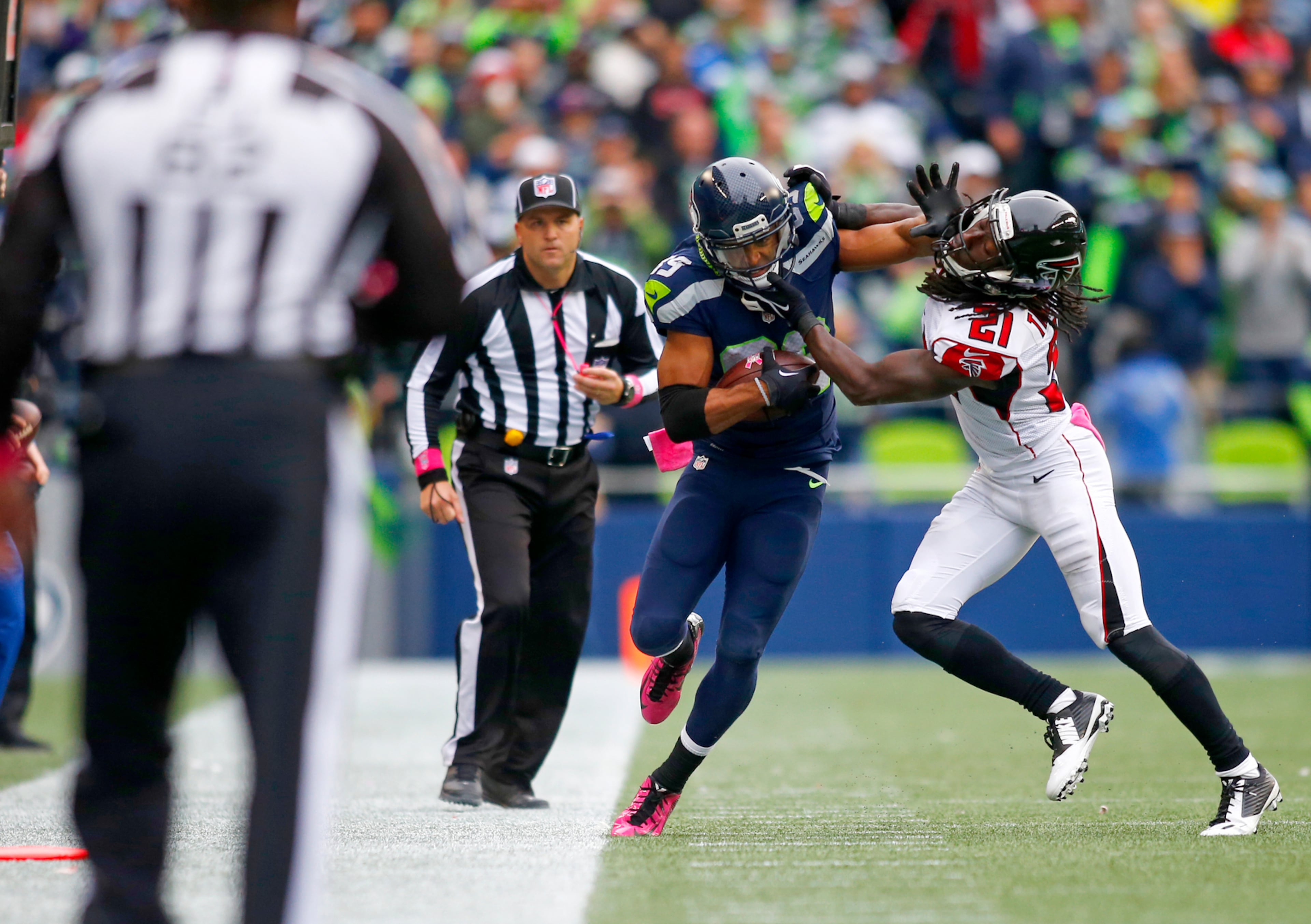 SEATTLE, WA - OCTOBER 16: Wide receiver Doug Baldwin #89 of the Seattle Seahawks is pushed out of bounds by cornerback Desmond Trufant #21 of the Atlanta Falcons at CenturyLink Field on October 16, 2016 in Seattle, Washington. (Photo by Jonathan Ferrey/Getty Images)