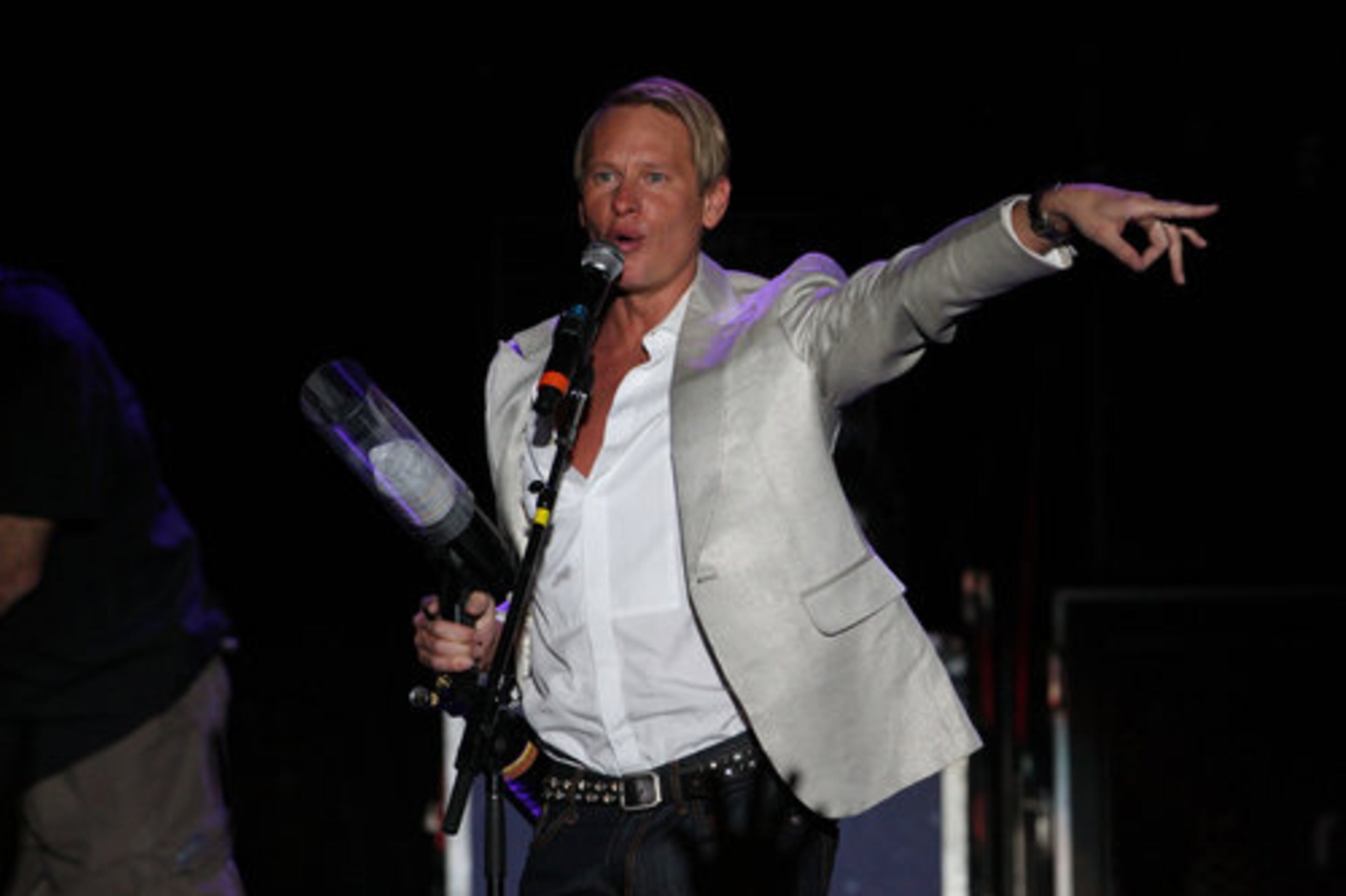 Carson Kressley pumps up the crowd as he tries to decide where to fire a T-shirt gun.