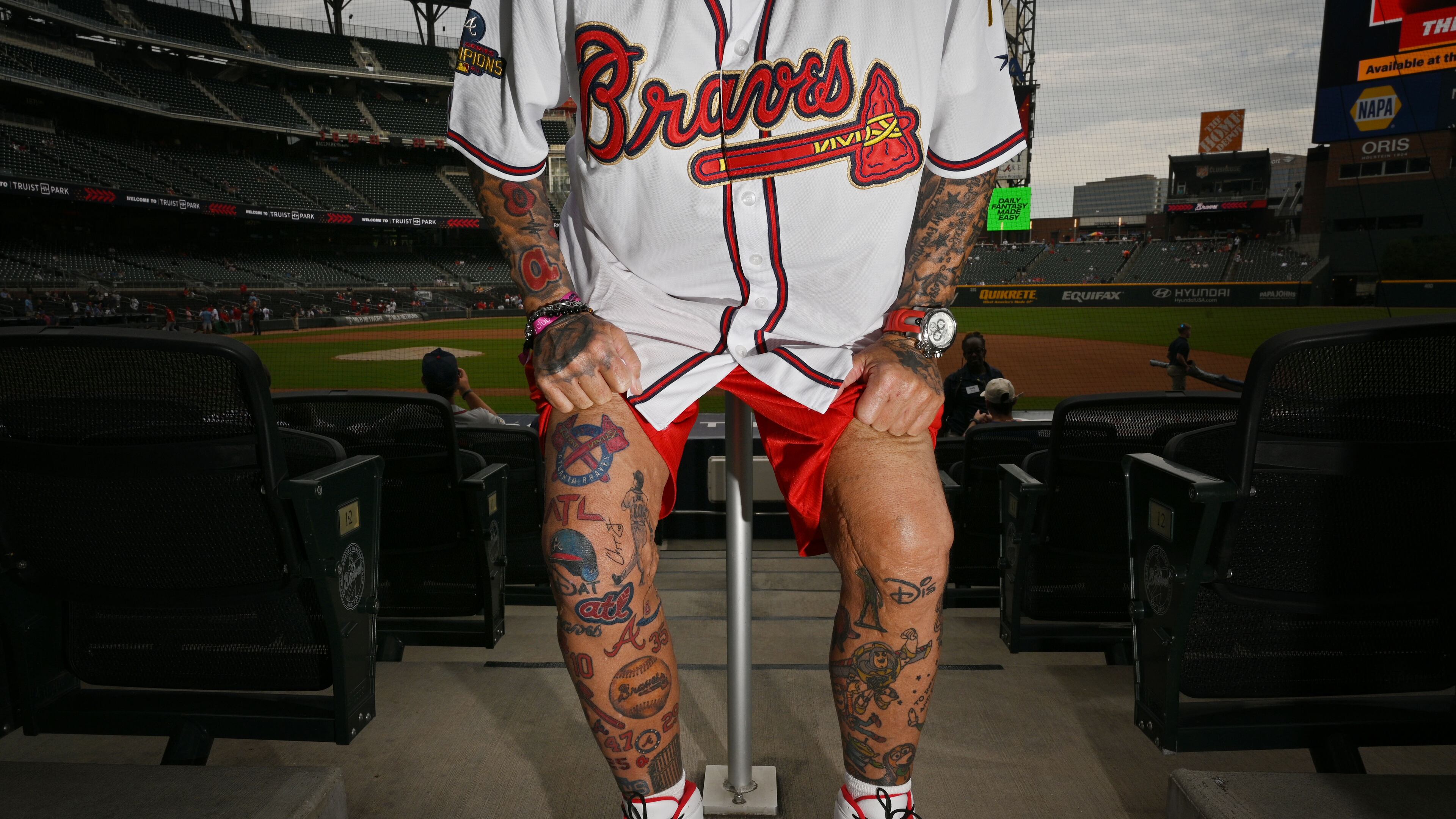 Steve Disney shows off his Braves tattoos before the Atlanta Braves home game against the St. Louis Cardinals at Truist Park on Sept. 6. (Hyosub Shin / Hyosub.Shin@ajc.com)