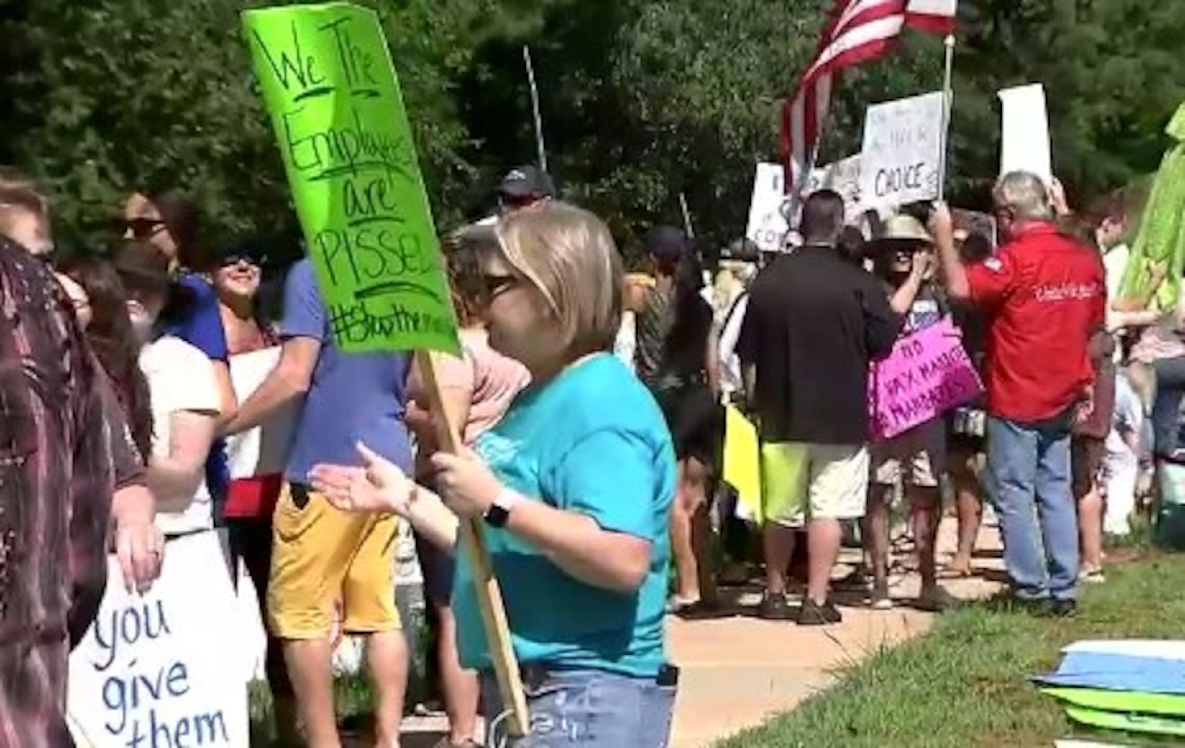 Protestors picket Wellstar Health System over vaccination policies