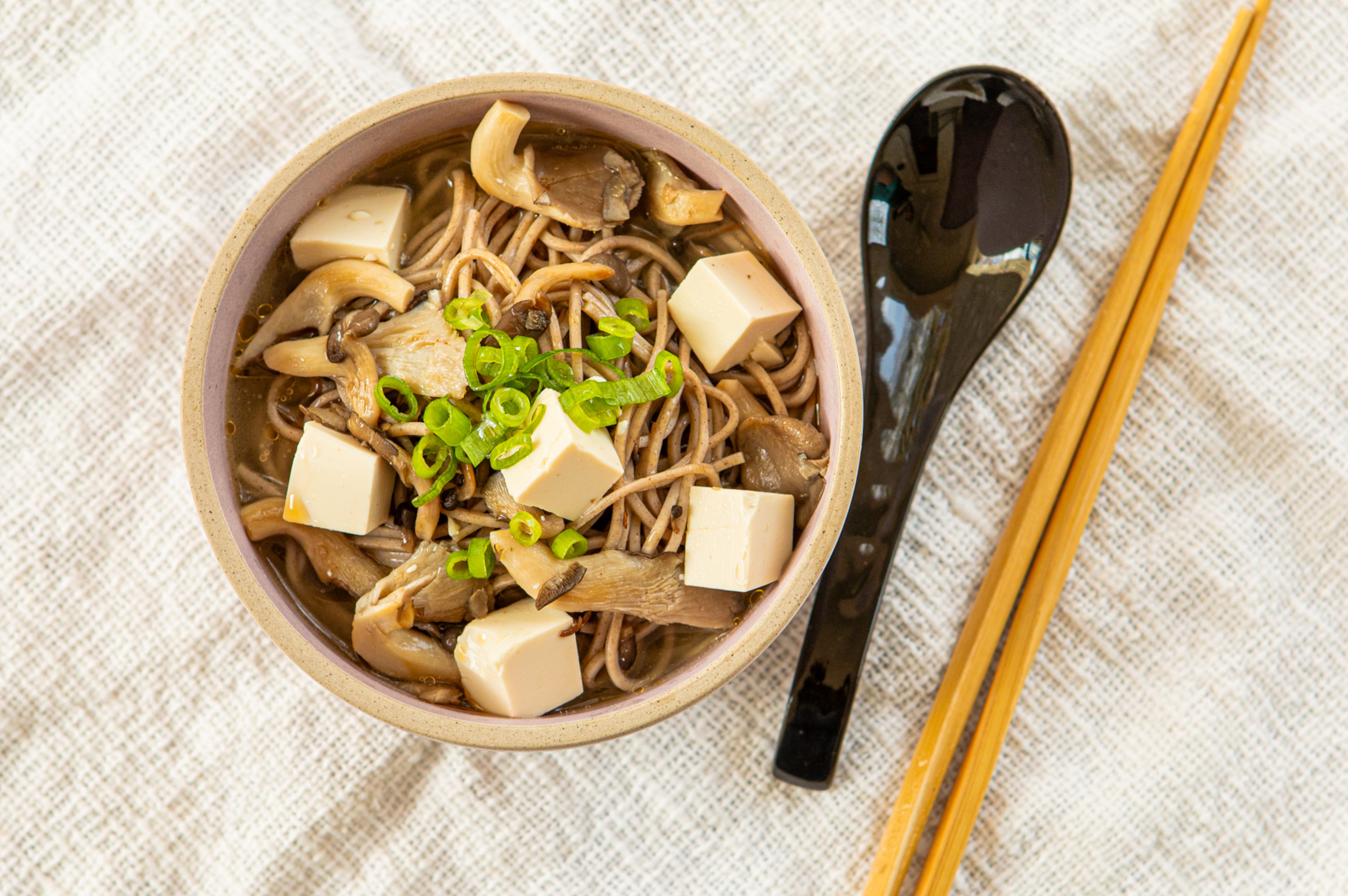 011826 Soba and mushroom soup