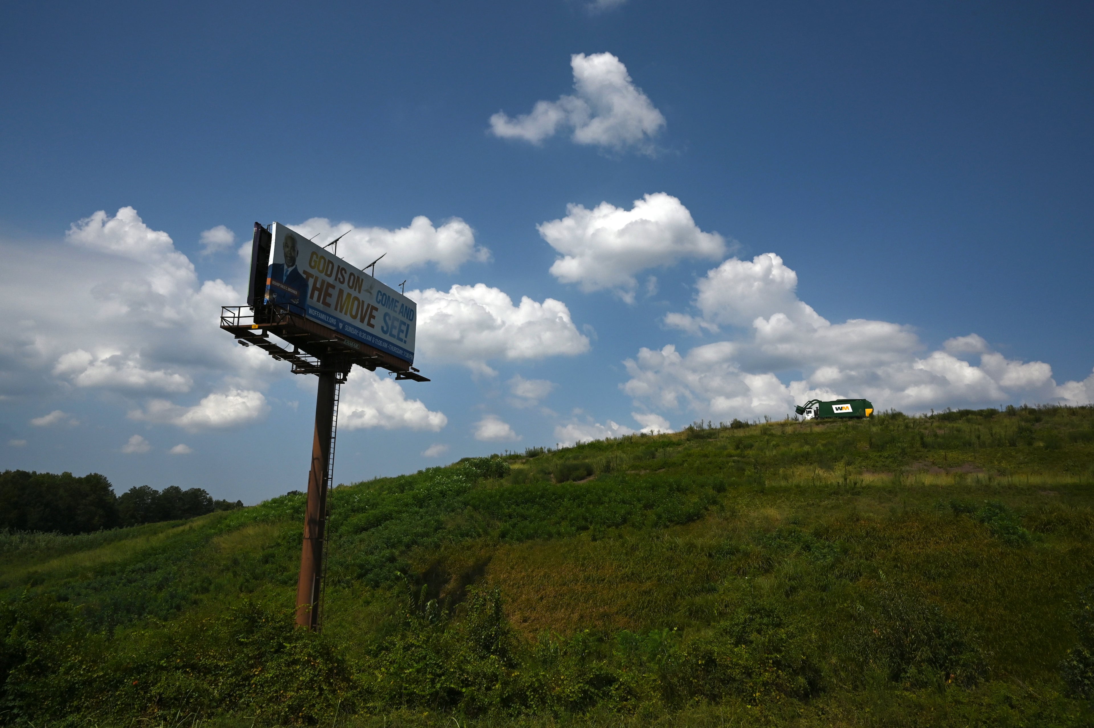 The view Scott Smith showed a reporter from the shoulder of Interstate 285 in Cobb County on Sept. 3, 2026. (Hyosub Shin/AJC)