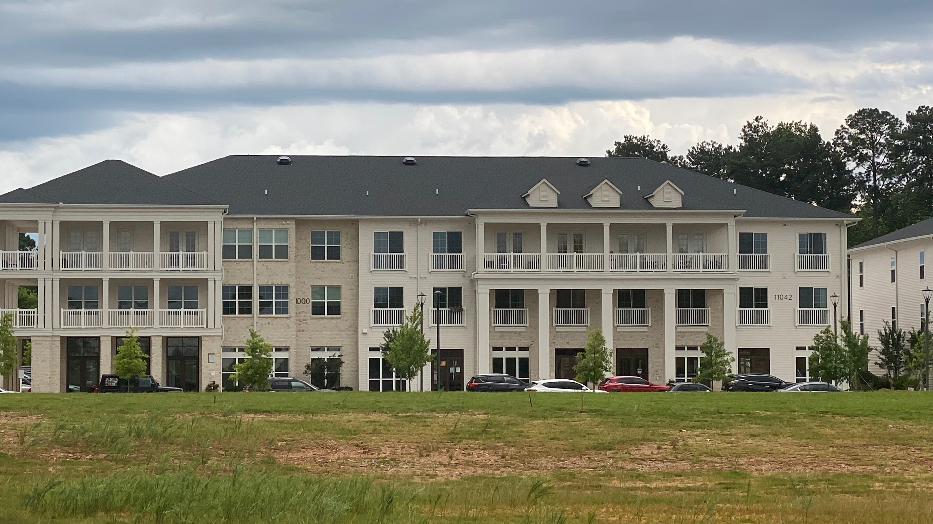 In 2017, Fuqua Development planned to bring a grocery store, office, retail and restaurant space to Roswell on Ga. 9, along with residential apartments. But only the apartments were ever built, and the rest of the 18-acre property is still empty. (Photo by Adrianne Murchison)