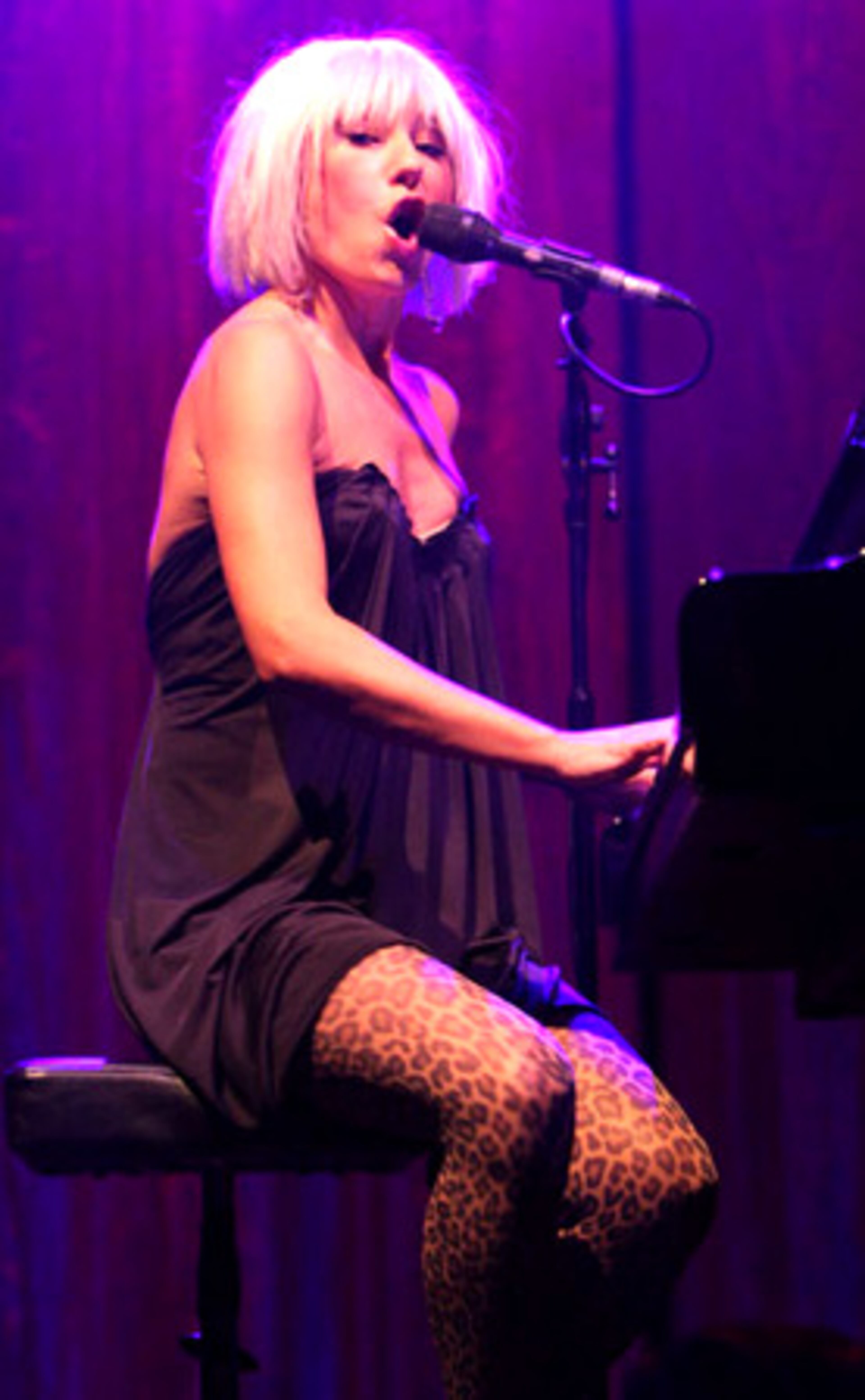 Tori Amos has contributed to film soundtracks including Toys, Higher Learning, Mission: Impossible II, Great Expectations and Mona Lisa Smile. The tour heads to Orlando, Fort Meyers, Melbourne, Clearwater and West Palm Beach, Fla.; and Dallas, Houston, and San Antonio.