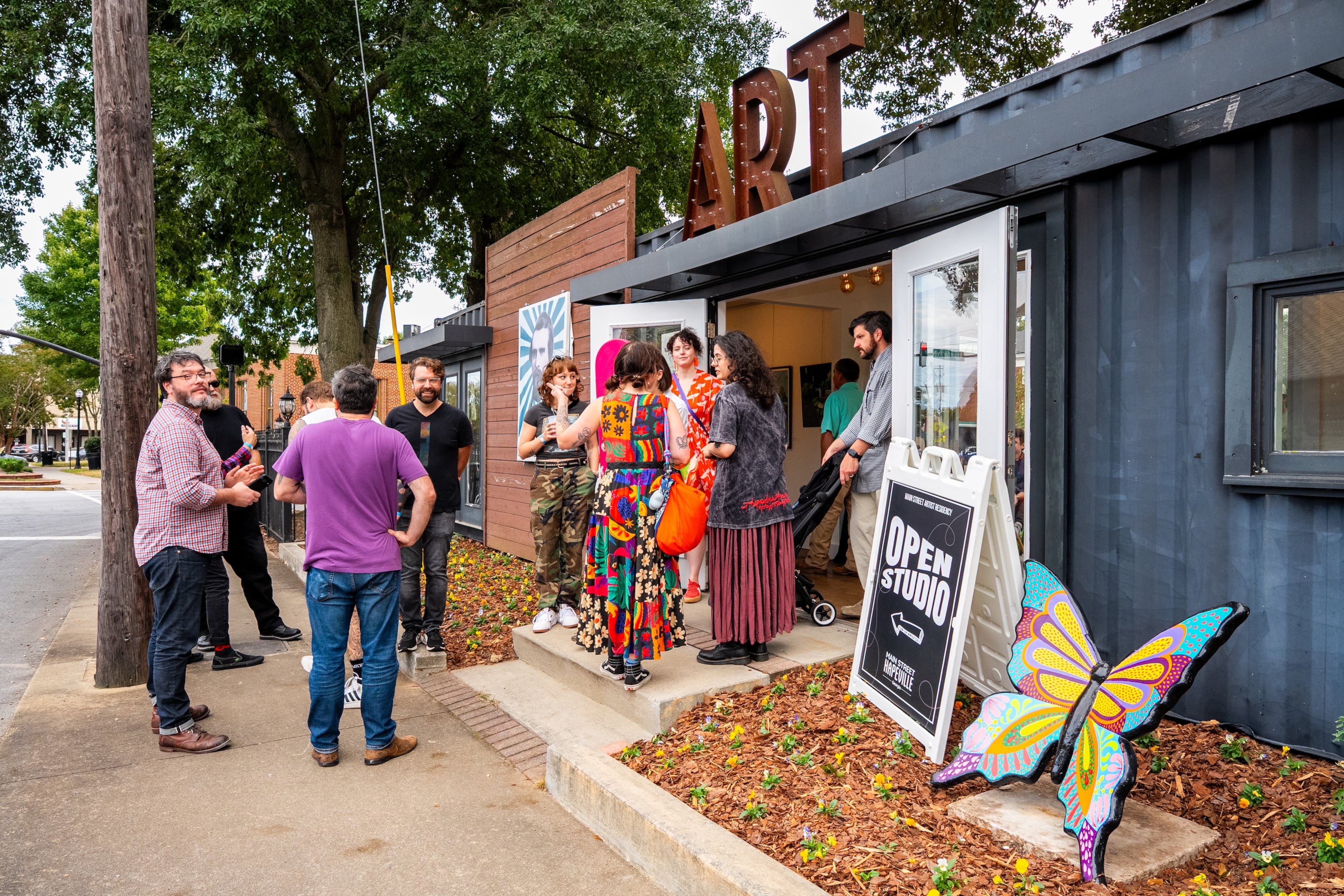Hapeville’s Fall Gallery Crawl transforms downtown businesses into pop-up art exhibition spaces on Saturday, Oct. 10. (Courtesy of ATL Airport District)