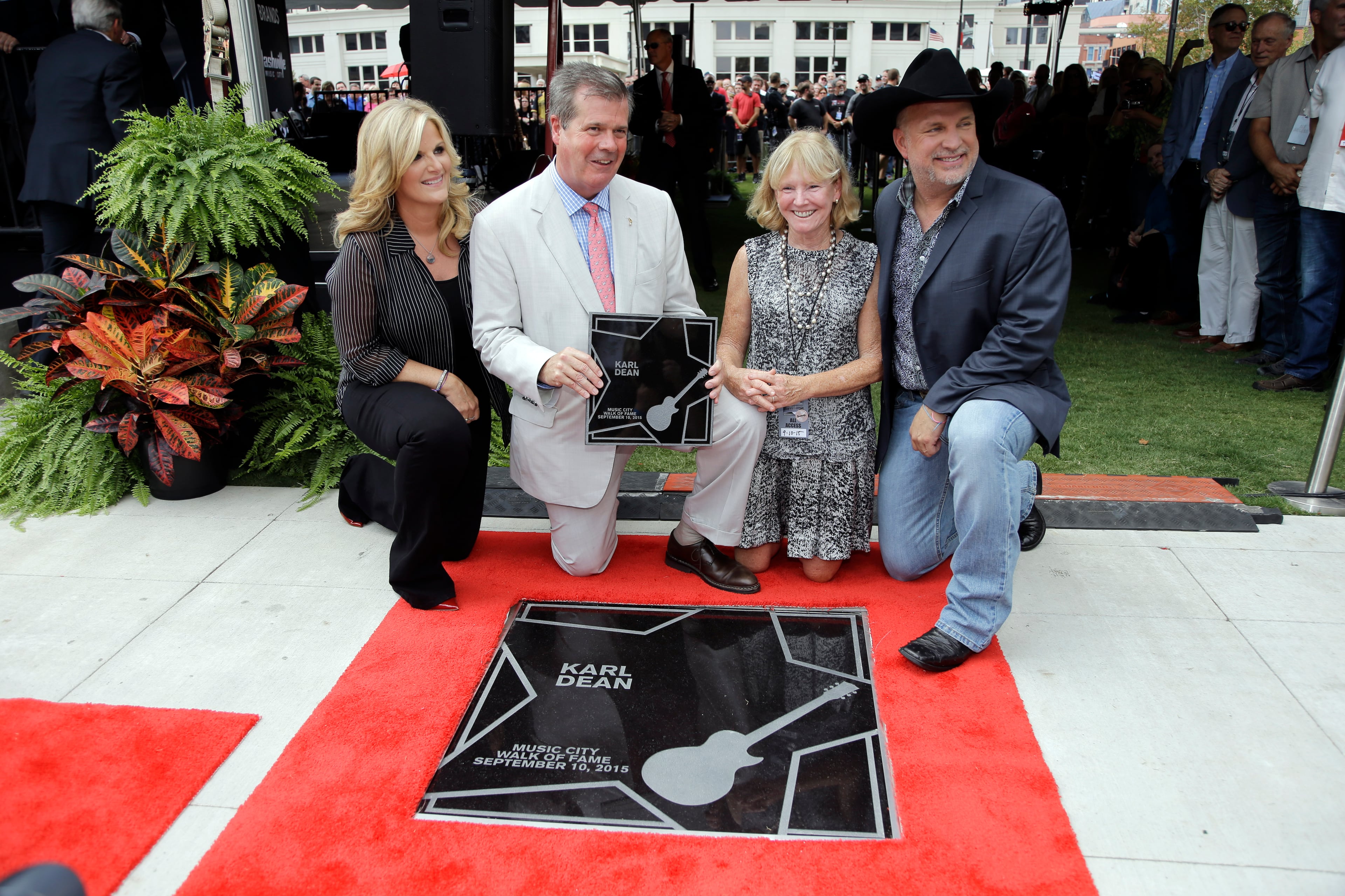 Trisha Yearwood, left; Nashville Mayor Karl Dean; Dean's wife, Anne Davis; and Garth Brooks, right; pose by Dean's star on the Music City Walk of Fame on Thursday, Sept. 10, 2015, in Nashville, Tenn. (AP Photo/Mark Humphrey)