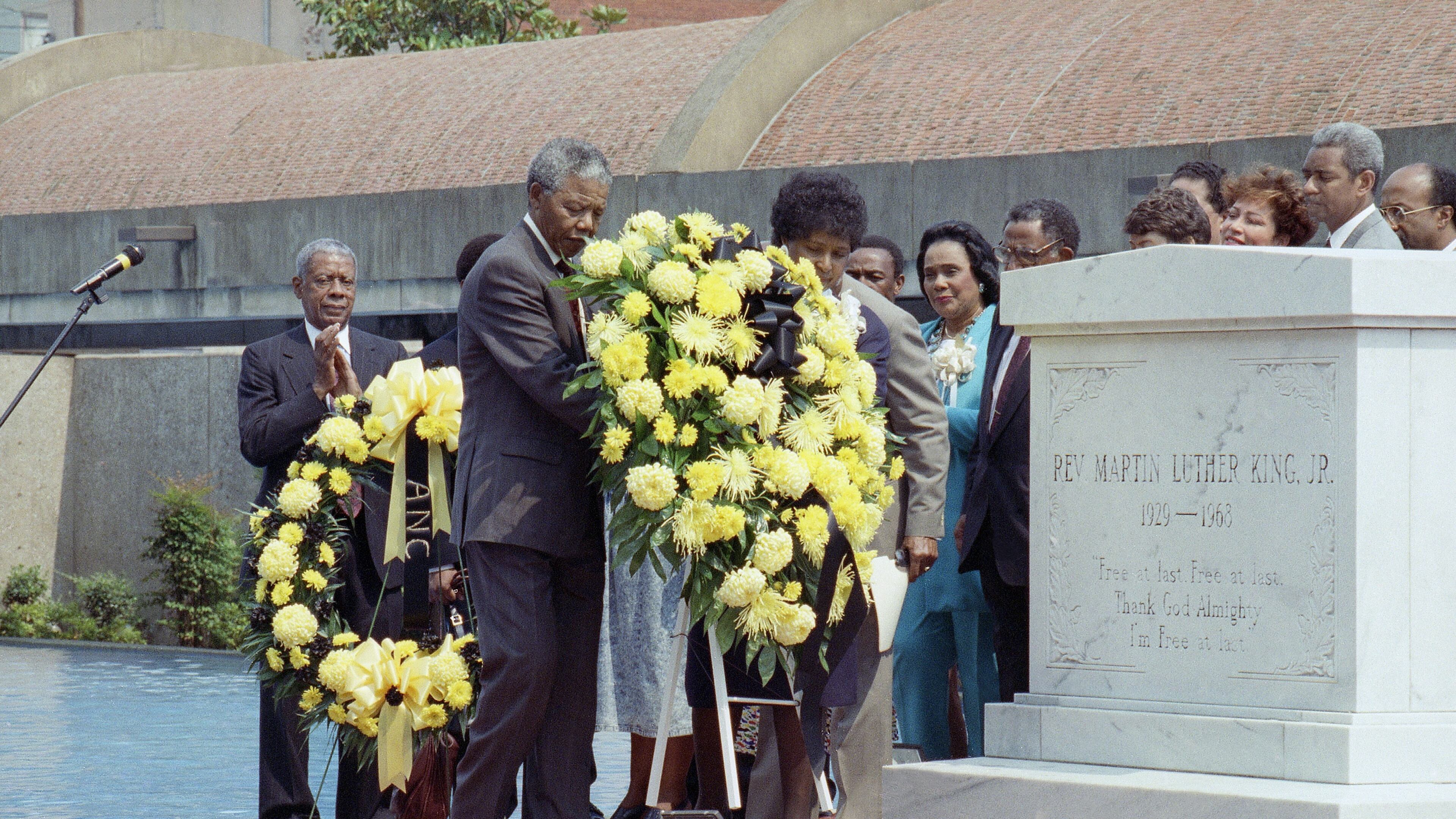Nelson Mandela, deputy president of the African National Congress, and his wife Winnie place a wreath at the tomb of the Rev. Martin Luther King Jr. in Atlanta.