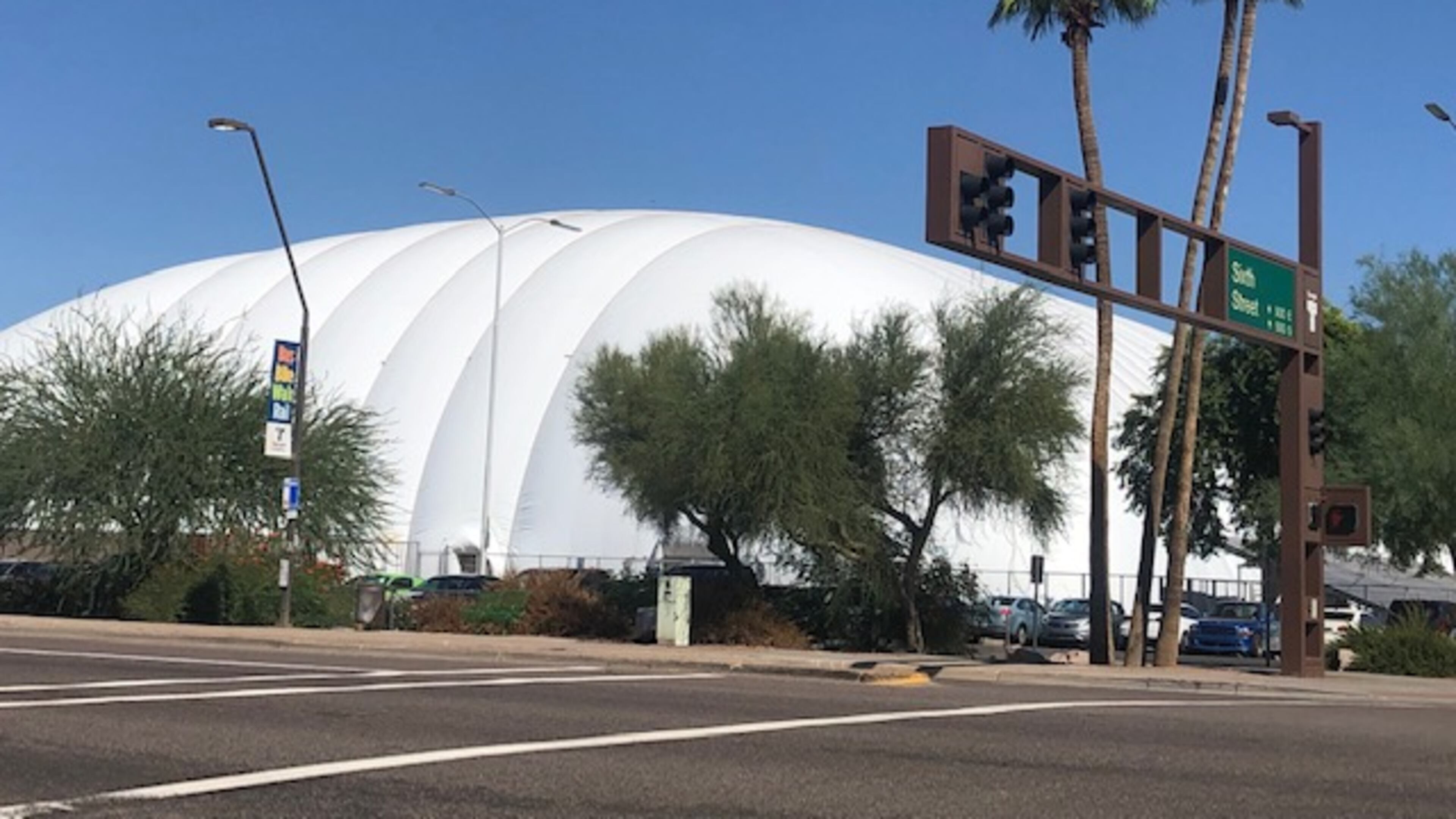 Outside view of Arizona State's indoor practice bubble. (By D. Orlando Ledbetter/dledbetter@ajc.com)