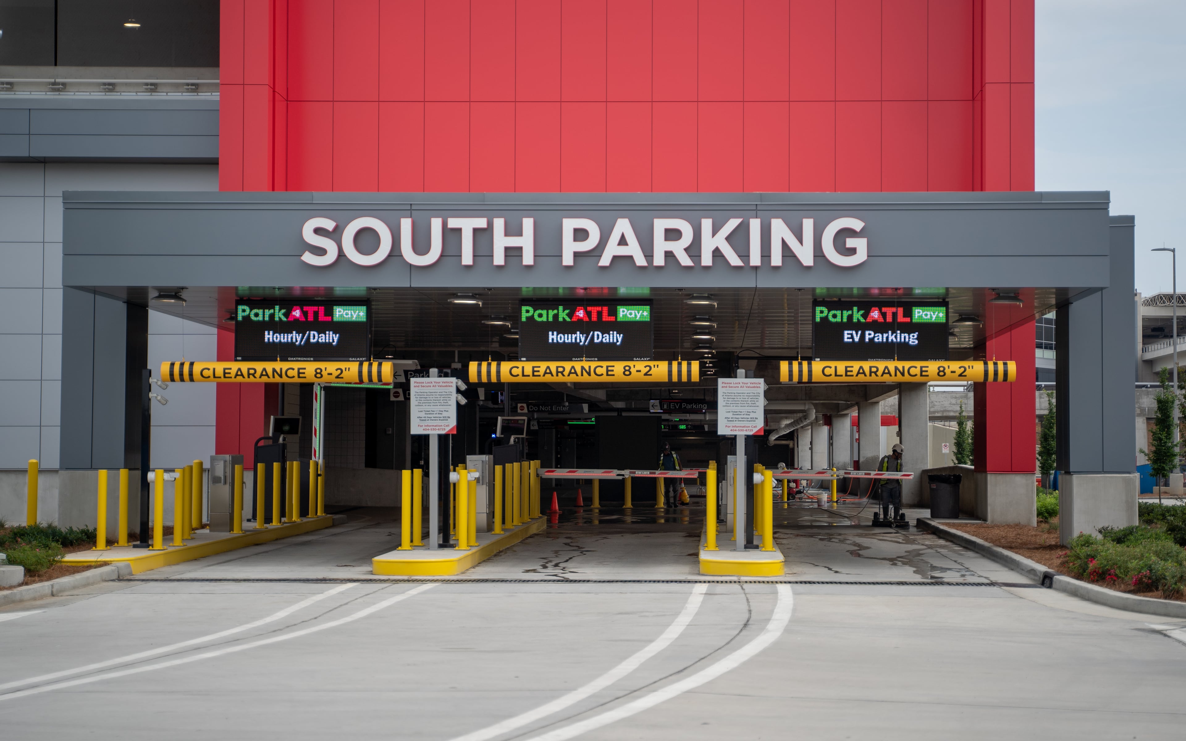 Hartsfield-Jackson Atlanta International Airport opens its new parking deck, with more than 7,000 spaces, today. (Ben Hendren for the AJC)