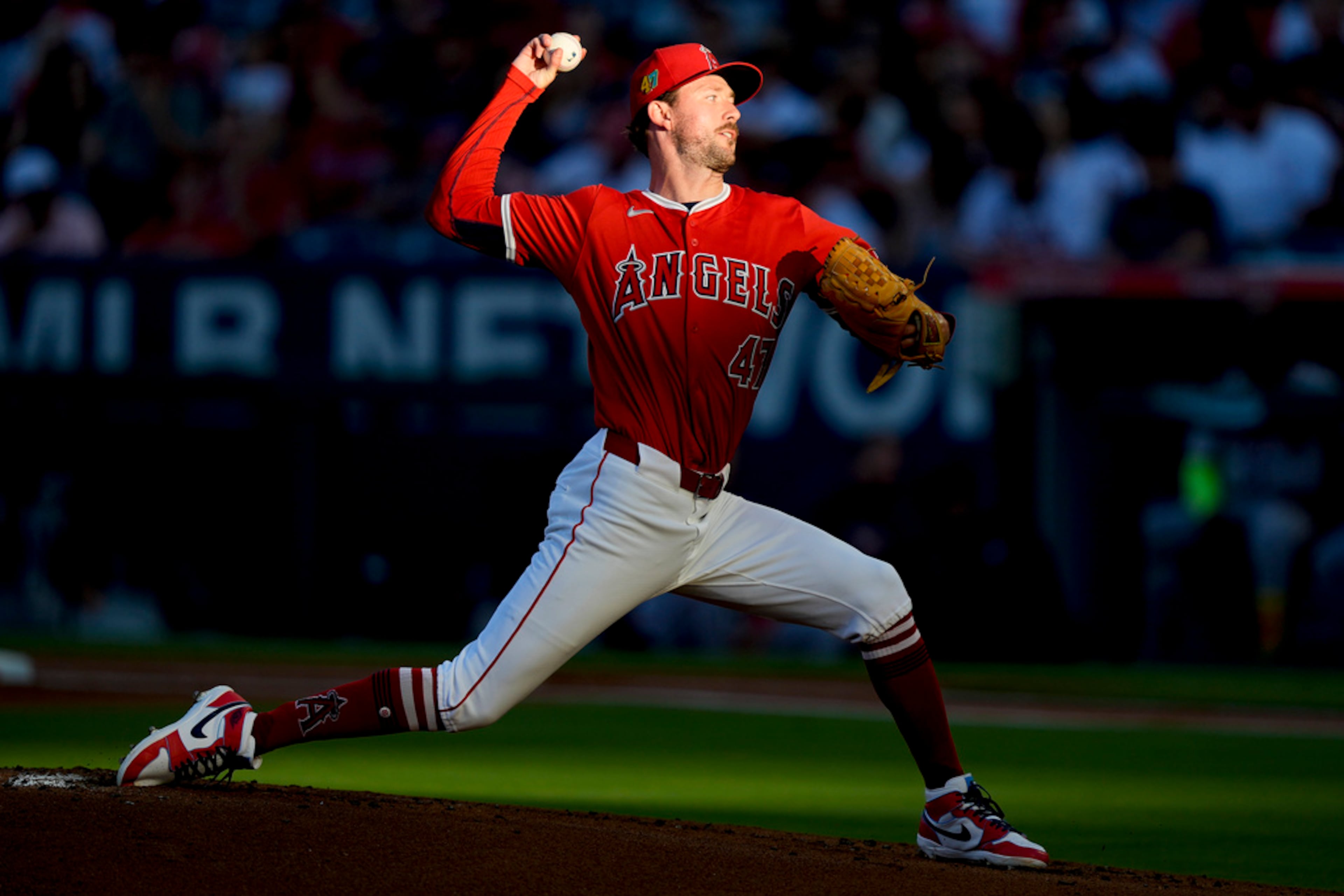 Los Angeles Angels starting pitcher Griffin Canning throws during the first inning of a baseball game against the Atlanta Braves, Saturday, Aug. 17, 2024, in Anaheim, Calif. (AP Photo/Ryan Sun)