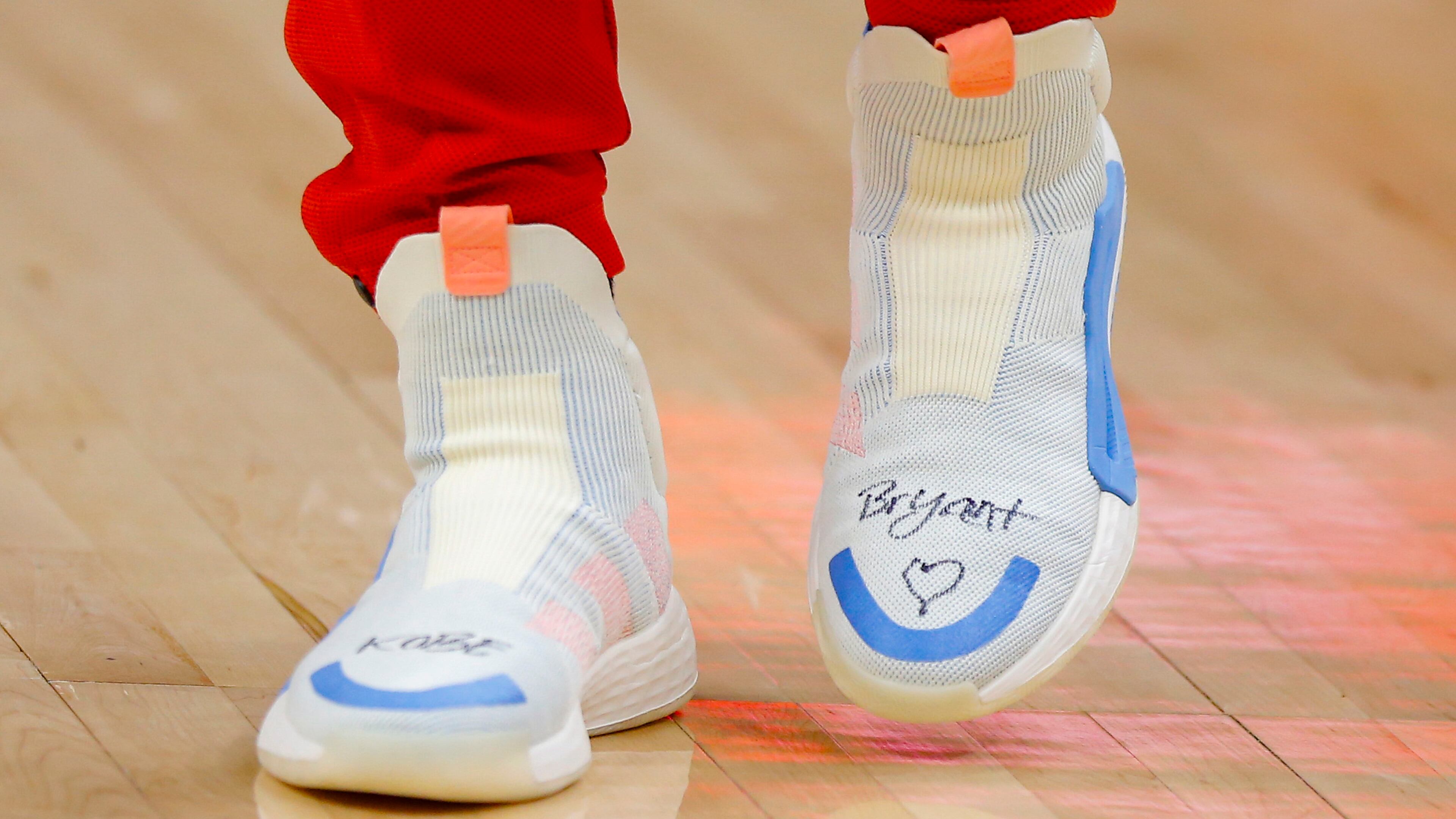 All-Star guard Trae Young honors NBA legend Kobe Bryant prior to Sunday's Hawks-Wizards game at State Farm Arena. Bryant died in a helicopter crash Sunday in California. (AP Photo/Todd Kirkland)