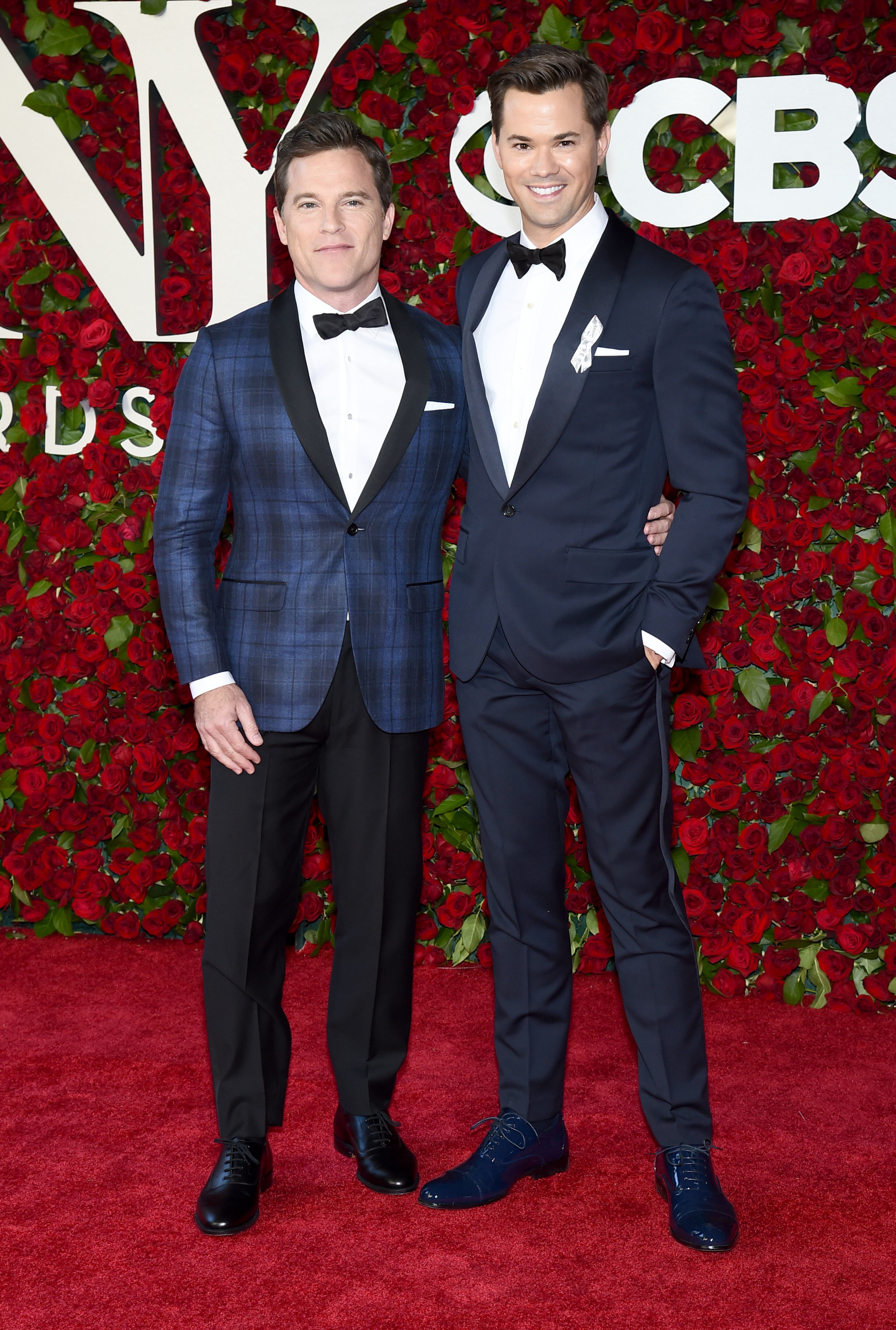 Michael Doyle, left, and Andrew Rannells arrive at the Tony Awards at the Beacon Theatre on Sunday, June 12, 2016, in New York. (Photo by Charles Sykes/Invision/AP)