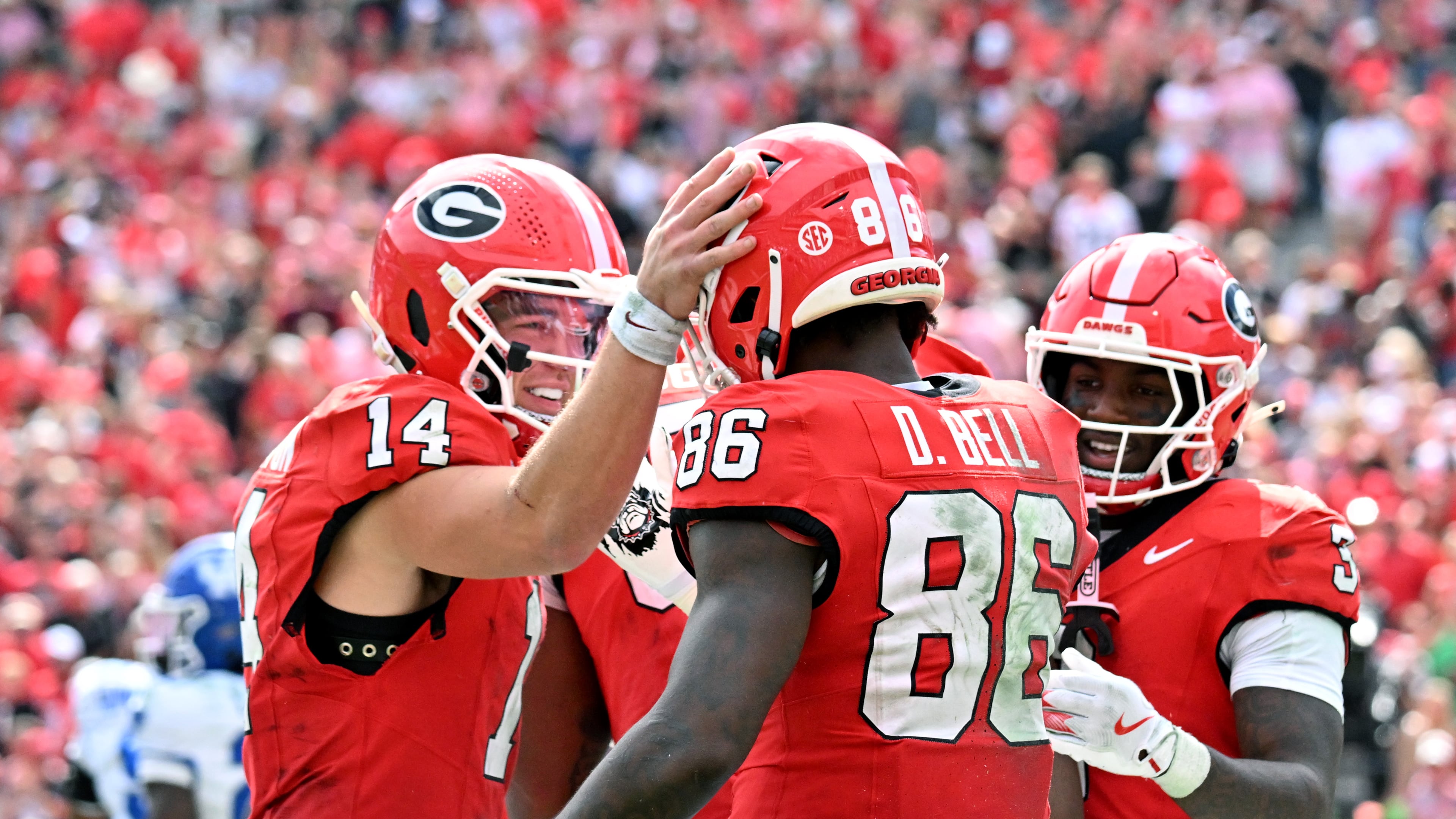 Georgia has moved back into the top 10 at No. 10 in the latest AP Top 25 poll after a 35-14 win over Kentucky on Saturday. (Hyosub Shin/AJC)