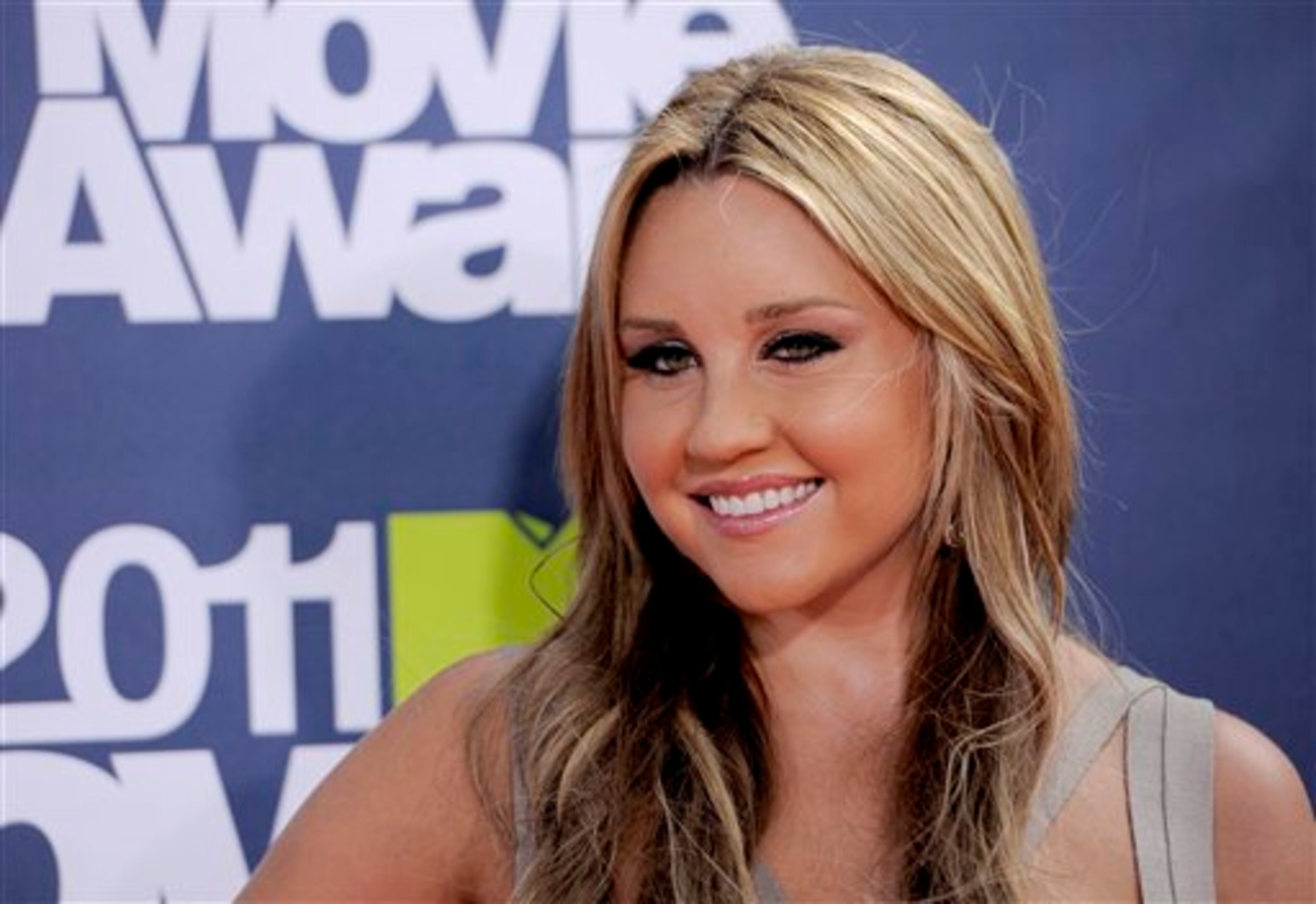 FILE - In this June 5, 2011 file photo, Amanda Bynes arrives at the MTV Movie Awards, in Los Angeles. Bynes entered a civil compromise to end a misdemeanor hit-and-run case on Thursday, Dec. 13, 2012, court records show. (AP Photo/Chris Pizzello, File)