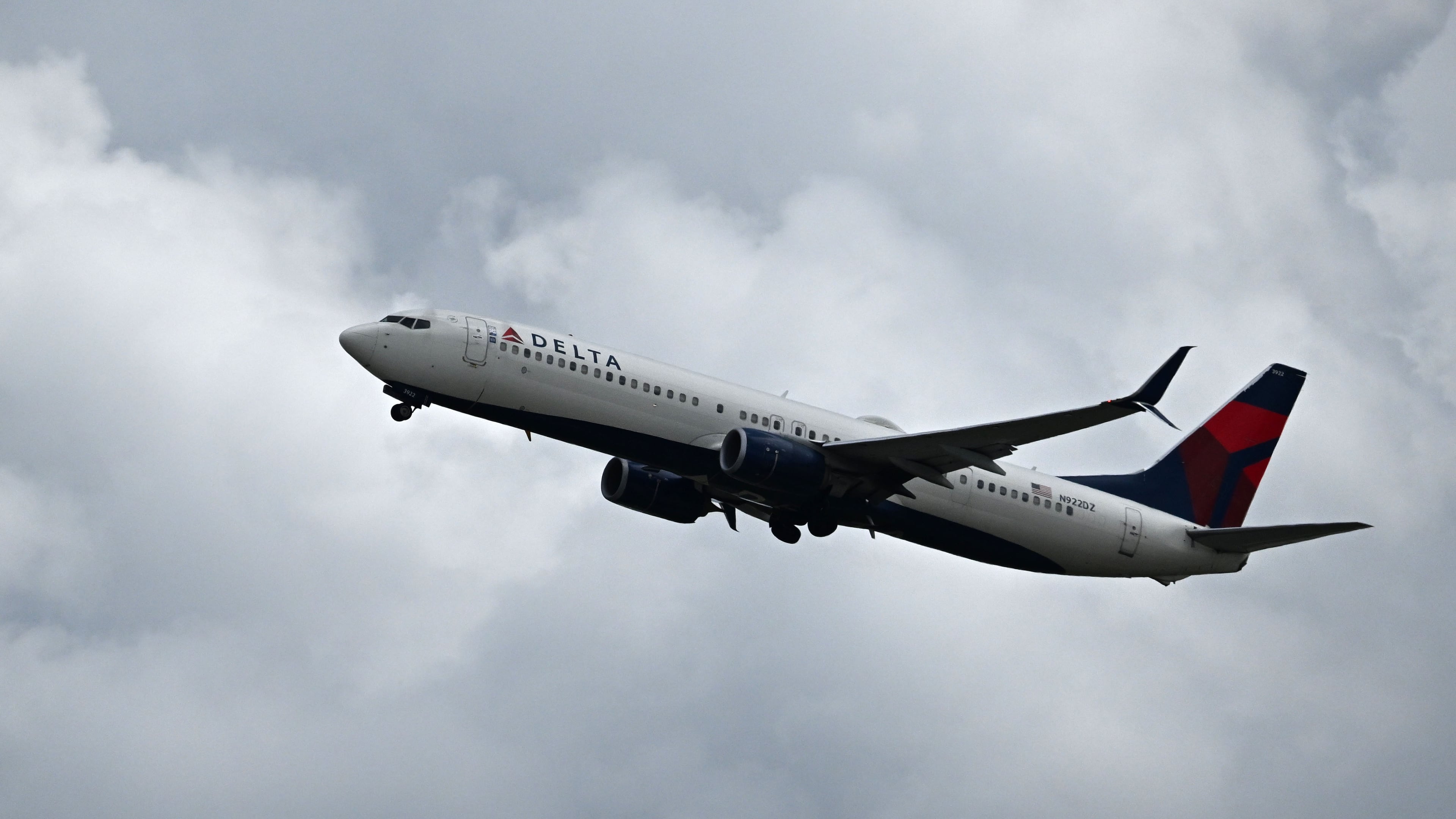 A Delta Air Lines plane is shown near Hartsfield-Jackson Atlanta International Airport on Thursday, May 28, 2026. Two planes carrying hundreds of passengers between them had a close call at the Atlanta airport this week. (Hyosub Shin/AJC)