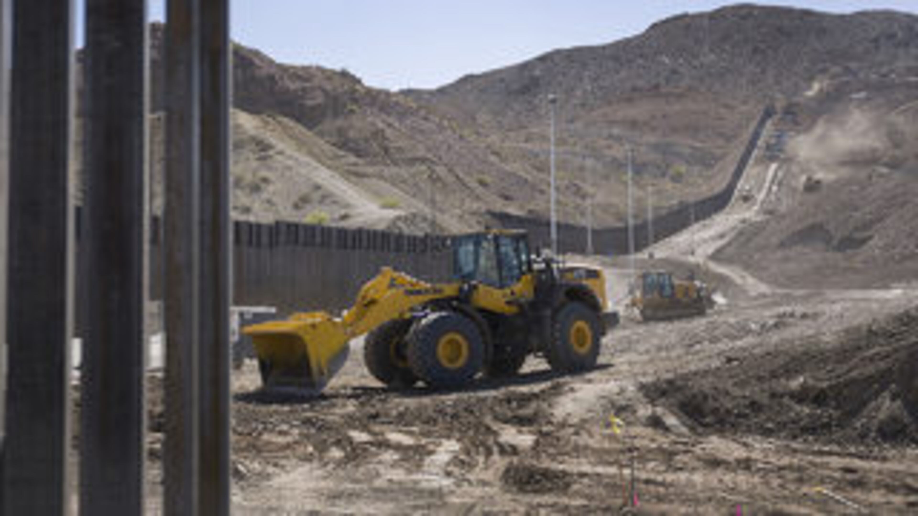Construction crews work on a border wall being put in place by We Build the Wall Inc. on June 1, 2019, in Sunland Park, New Mexico. (Joe Raedle/Getty Images)