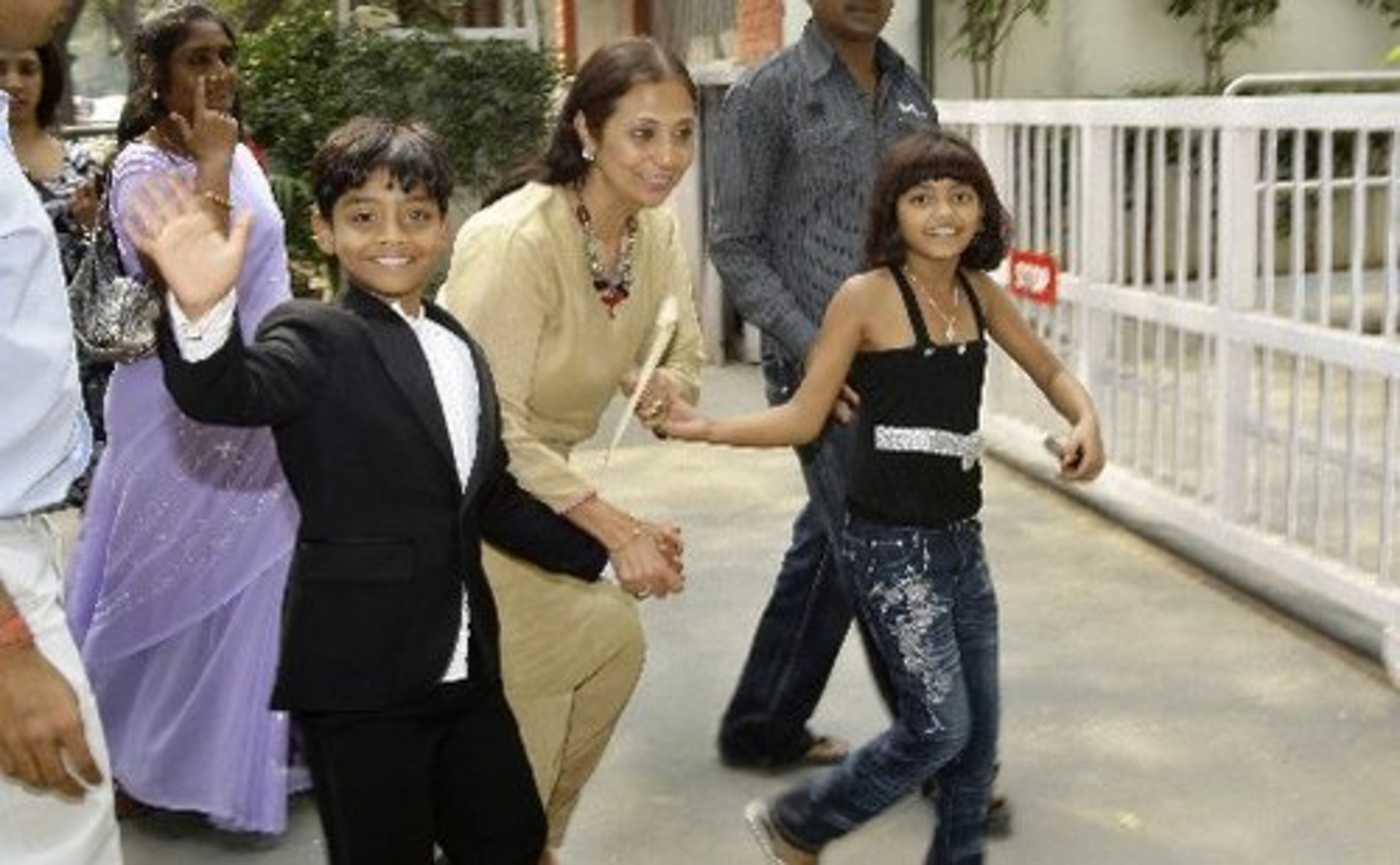 They went to the home of Indian Congress Party President Sonia Gandhi with designer Leena Singh.