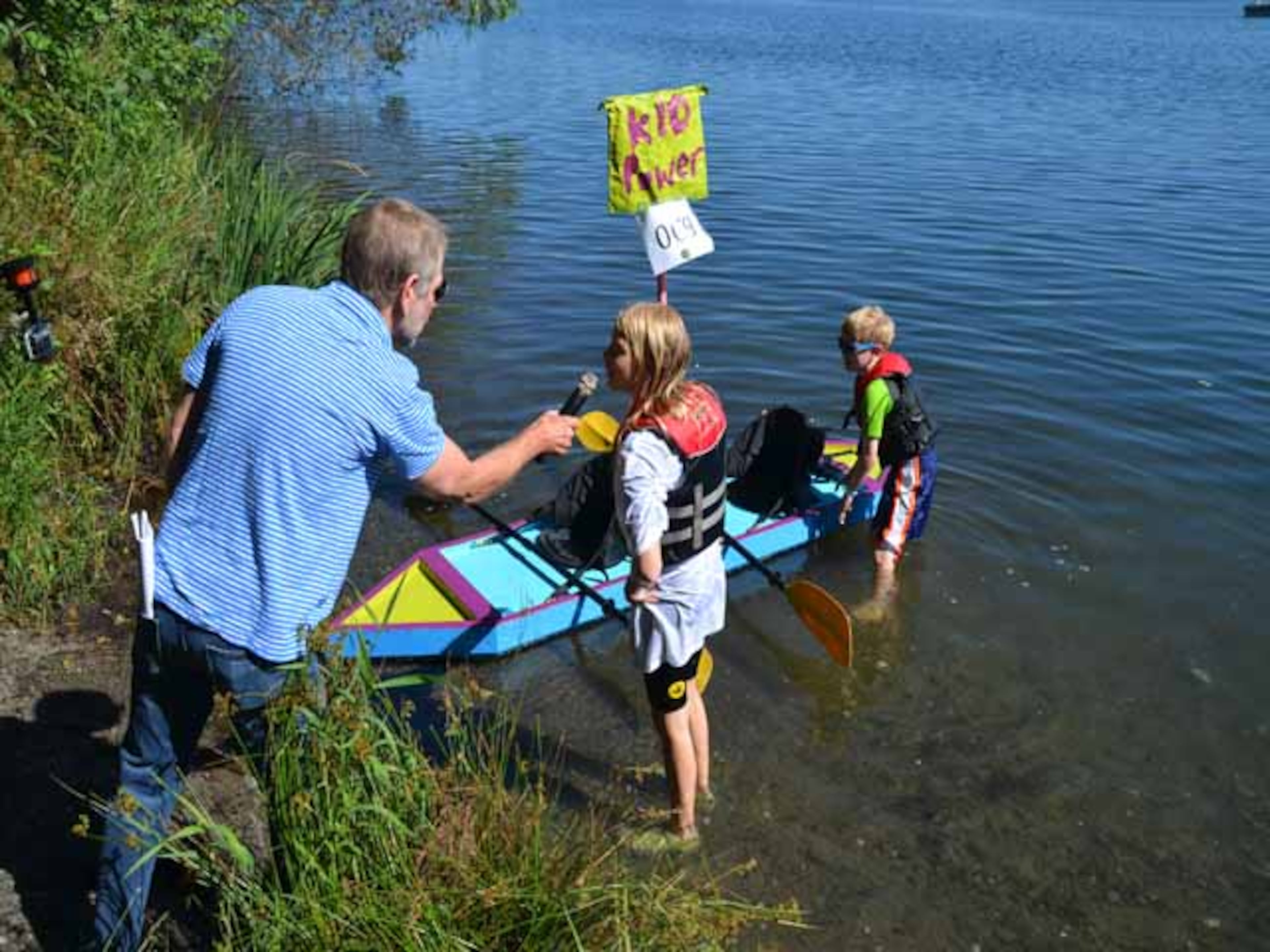 Legendary hydroplane racer Chip Hanauer interviewed contestants as they prepared for the races.