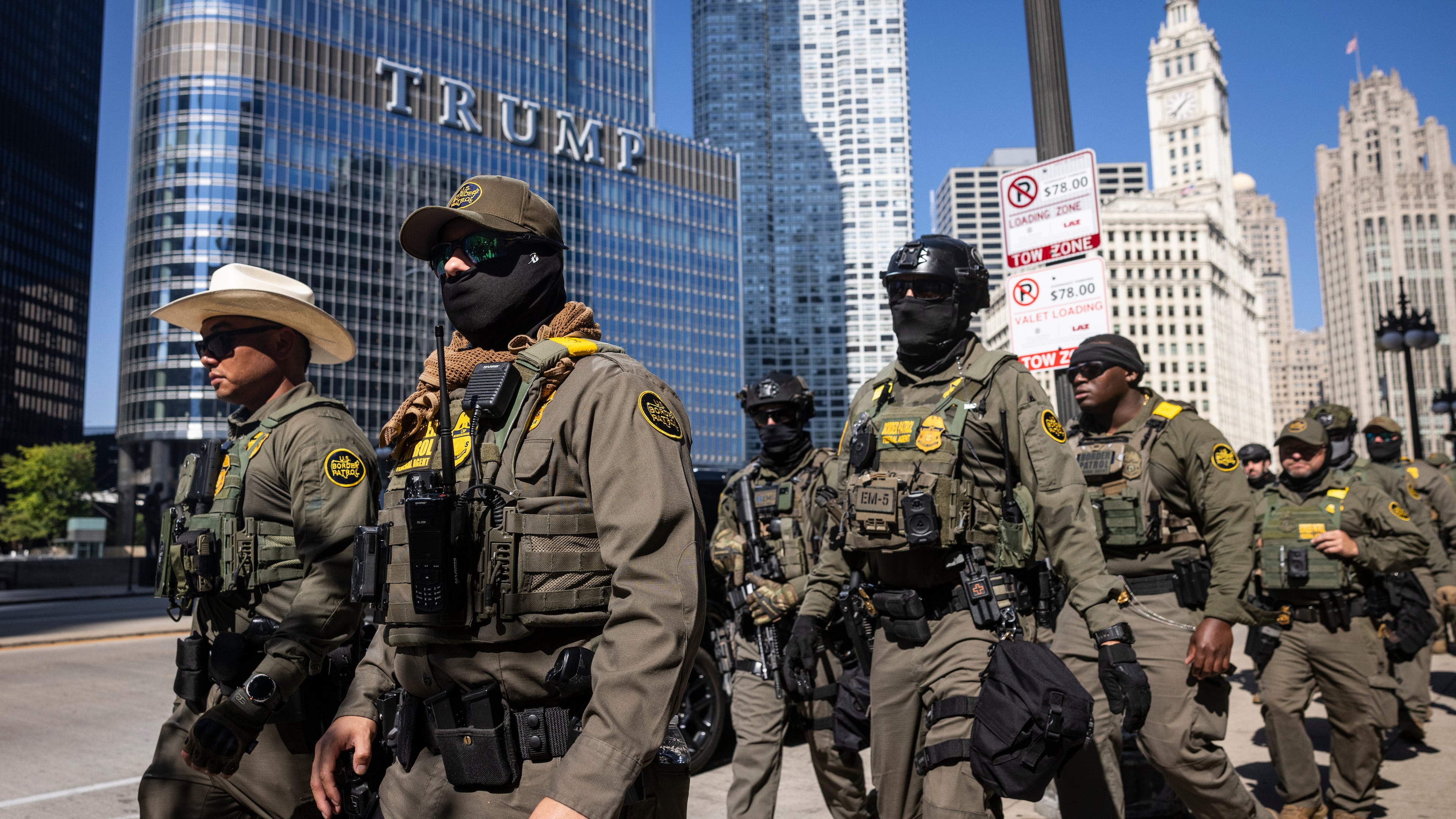 Federal agents from U.S. Immigration and Customs Enforcement and U.S. Customs and Border Protection walk along West Wacker Drive in the Loop, Sunday, Sept. 28, 2025, in Chicago. (Ashlee Rezin/Chicago Sun-Times via AP)