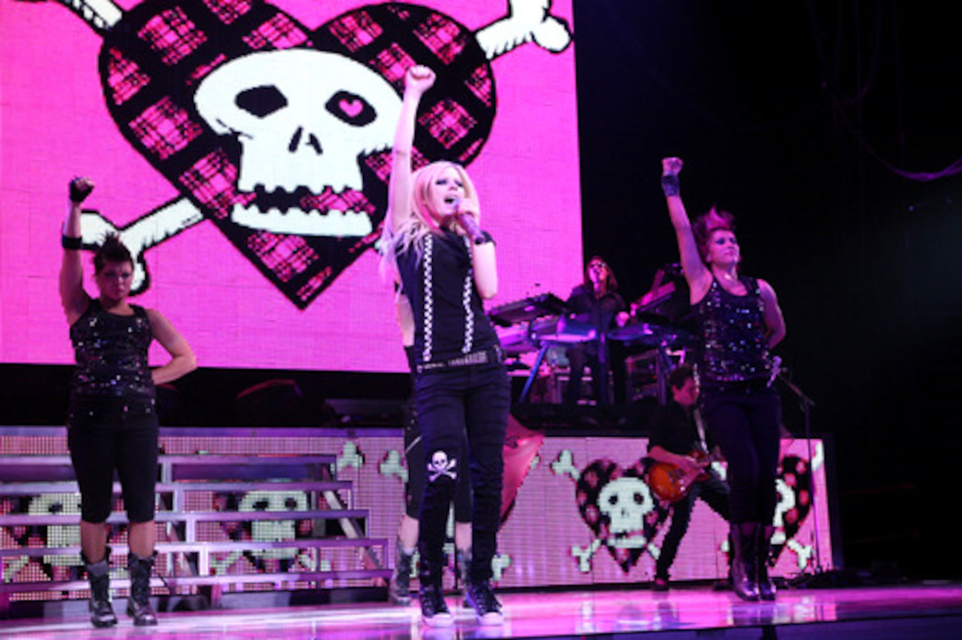 Avril Lavigne opens the concert with the hit 'Girlfriend.' She has sold more than 30 million albums worldwide.
