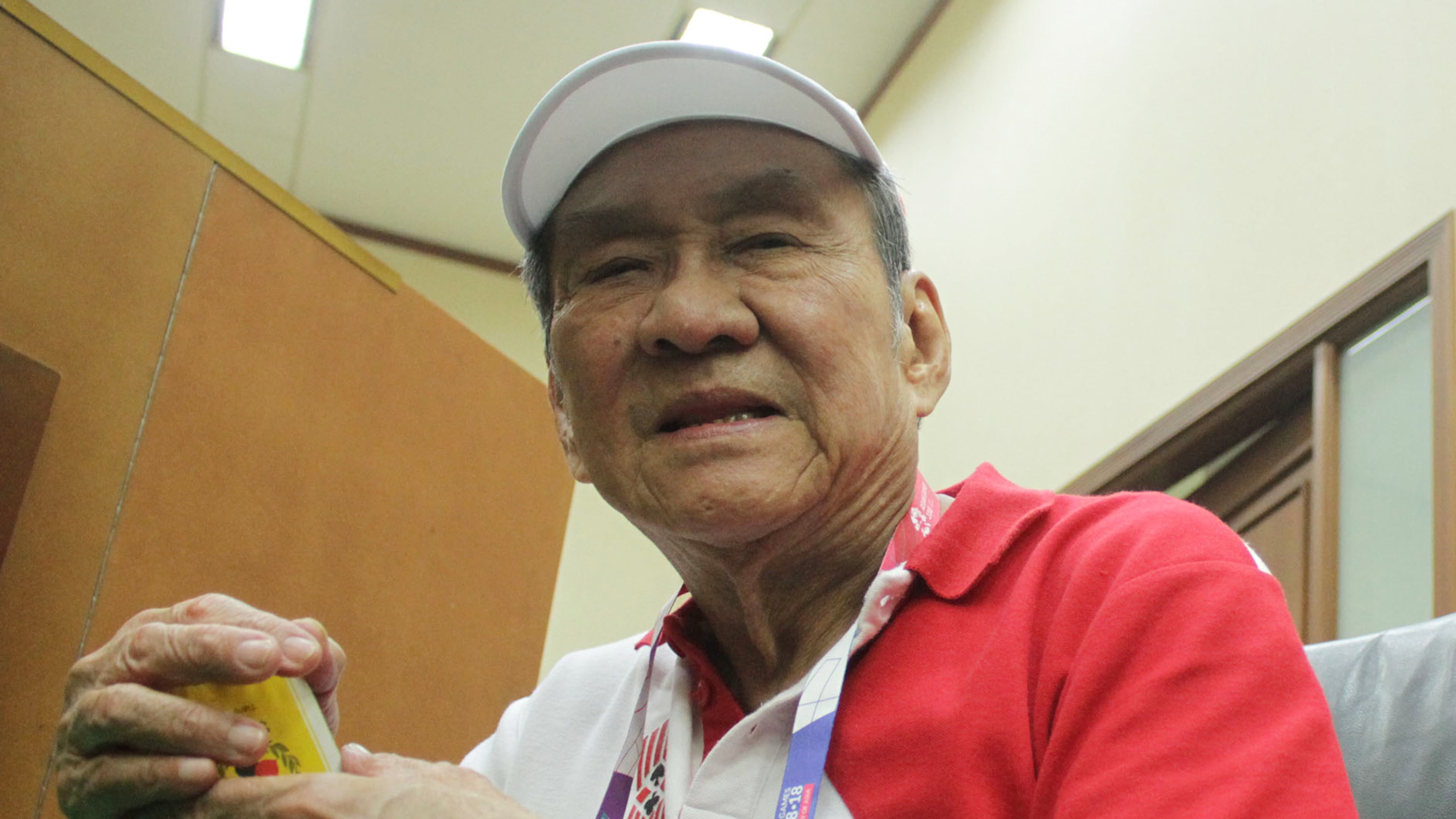 Indonesian billionaire and philanthropist Michael Hartono holds cards as he plays bridge in Jakarta, Indonesia on Saturday, August. 11, 2018. (AP Photo)