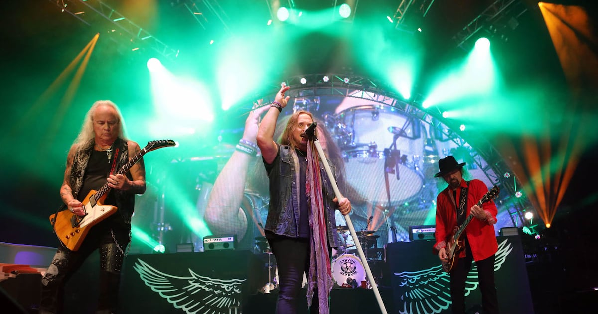Lynyrd Skynyrd performing