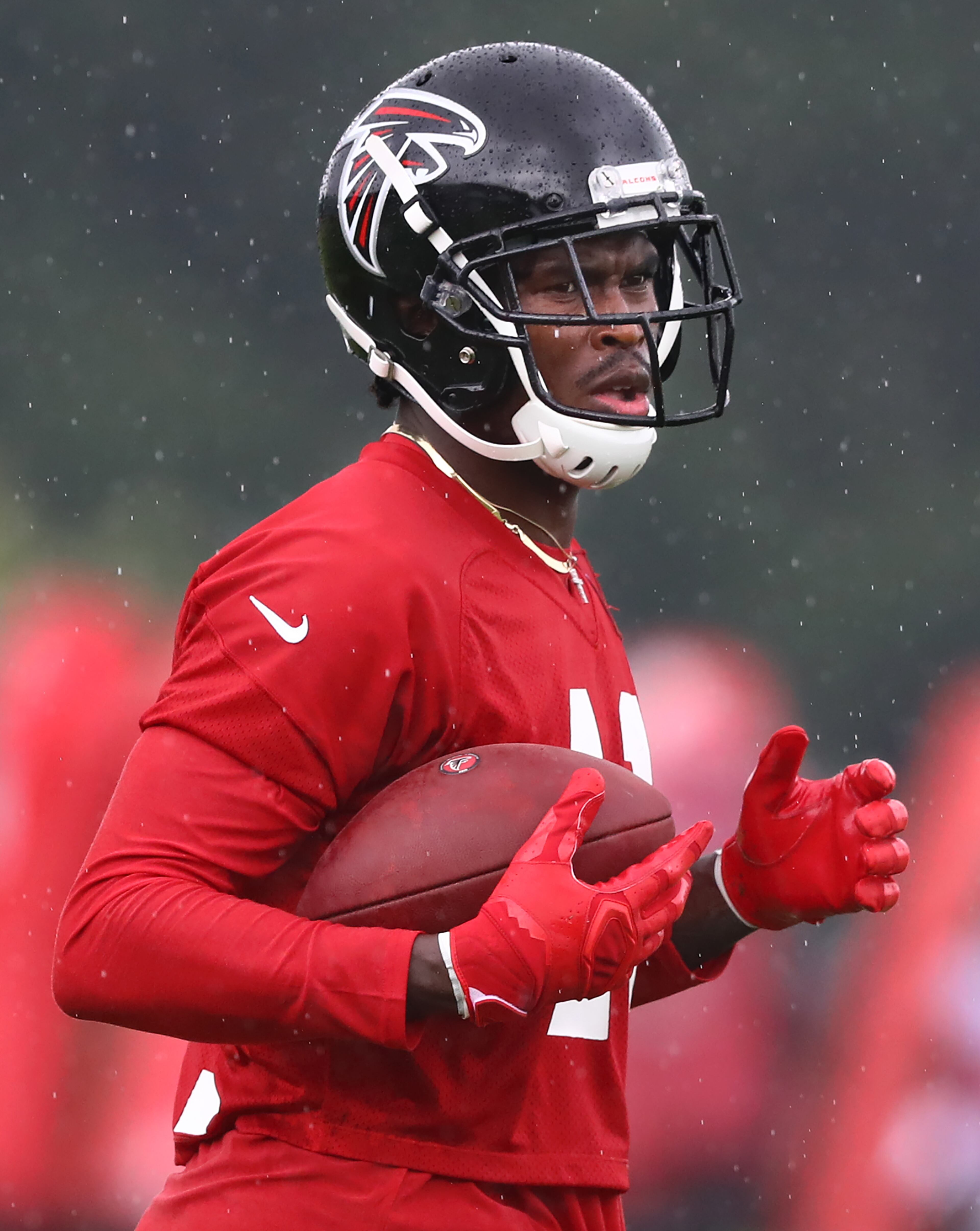 Falcons wide receiver Julio Jones catches a pass. Curtis Compton/ccompton@ajc.com