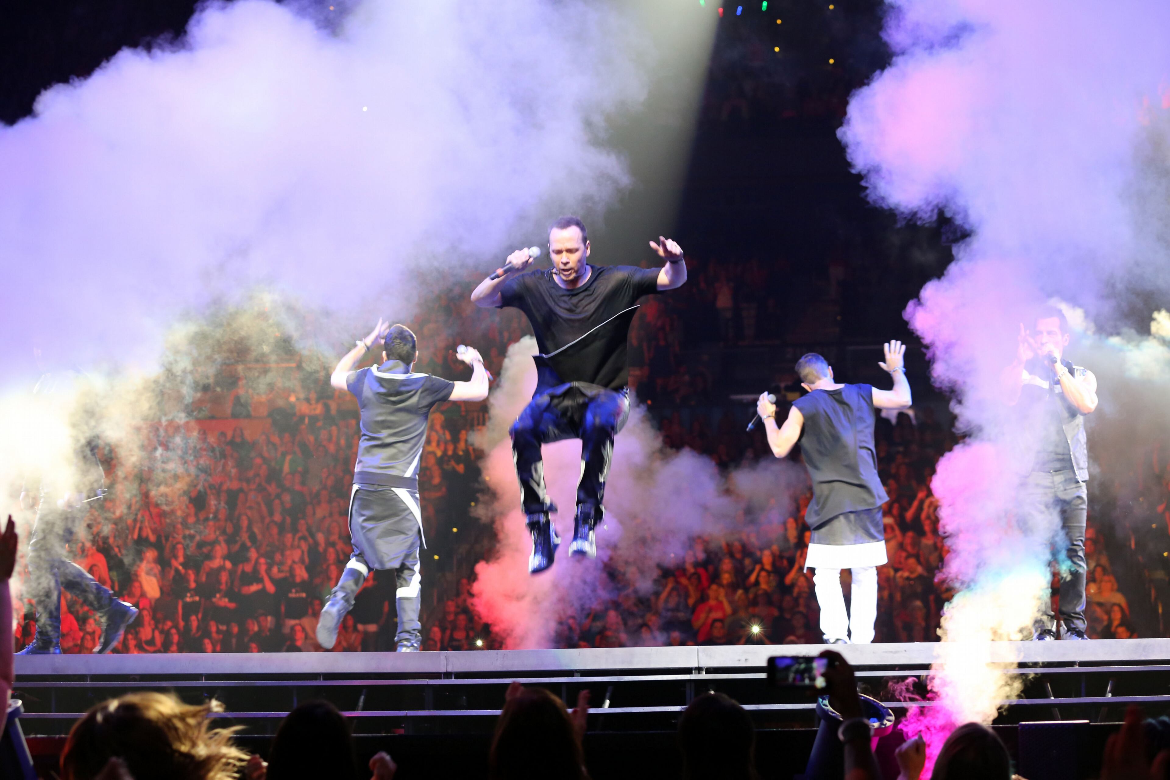 Wahlberg comes in for a landing. Photo: Robb D. Cohen/www.RobbsPhotos.com.