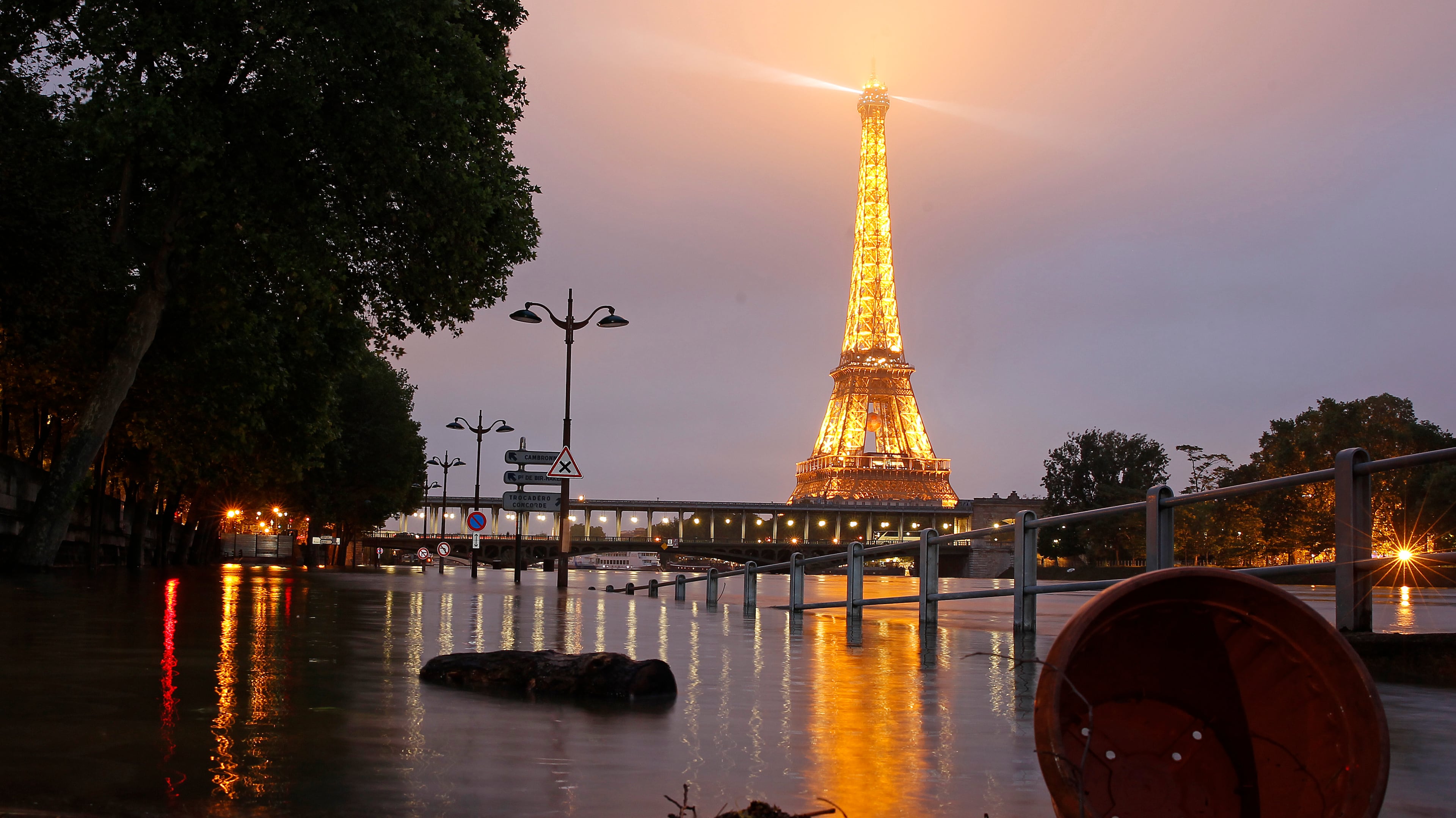 PARIS, FRANCE - JUNE 02: Water rises by night near the area of the Eiffel Tower as the Seine river's embankments overflow after four days of heavy rain on June 2, 2016 in Paris, France. Northern France is experiencing wet weather causing flooding in parts of France especially in Paris. (Photo by Thierry Chesnot/Getty Images)