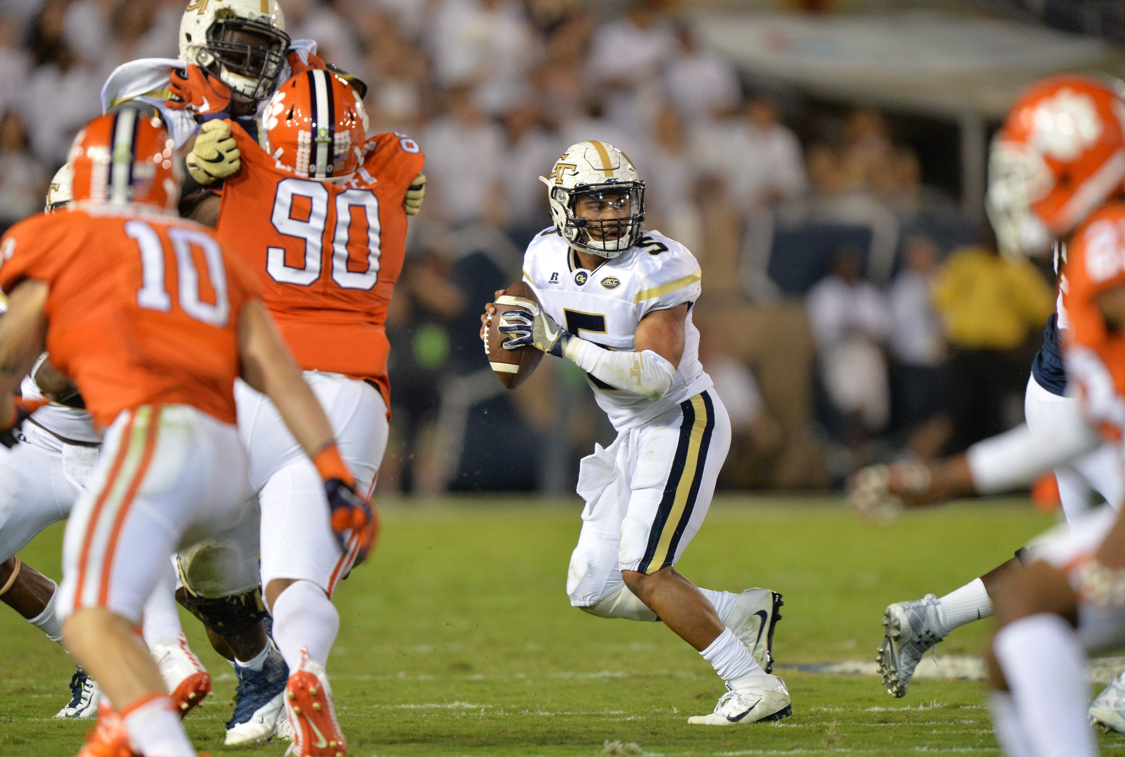 September 22, 2016 Atlanta - Georgia Tech Yellow Jackets quarterback Justin Thomas (5) looks for a space for pass in the first half at Bobby Dodd Stadium on Thursday, September 22, 2016. HYOSUB SHIN / HSHIN@AJC.COM