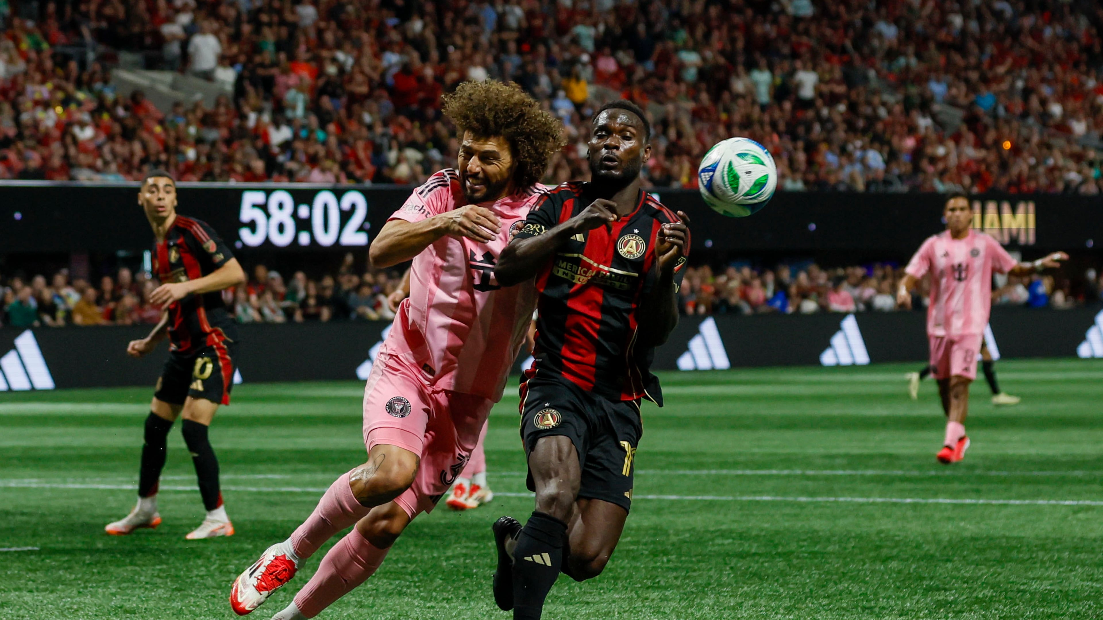 Atlanta United forward Emmanuel Latte Lath (19) battles for possesion against Inter Miami defender Maximiliano Falcón (37) during the second half at Mercedes-Benz Stadium on Sunday, March 16, 2025, in Atlanta.
(Miguel Martinez/ AJC)
