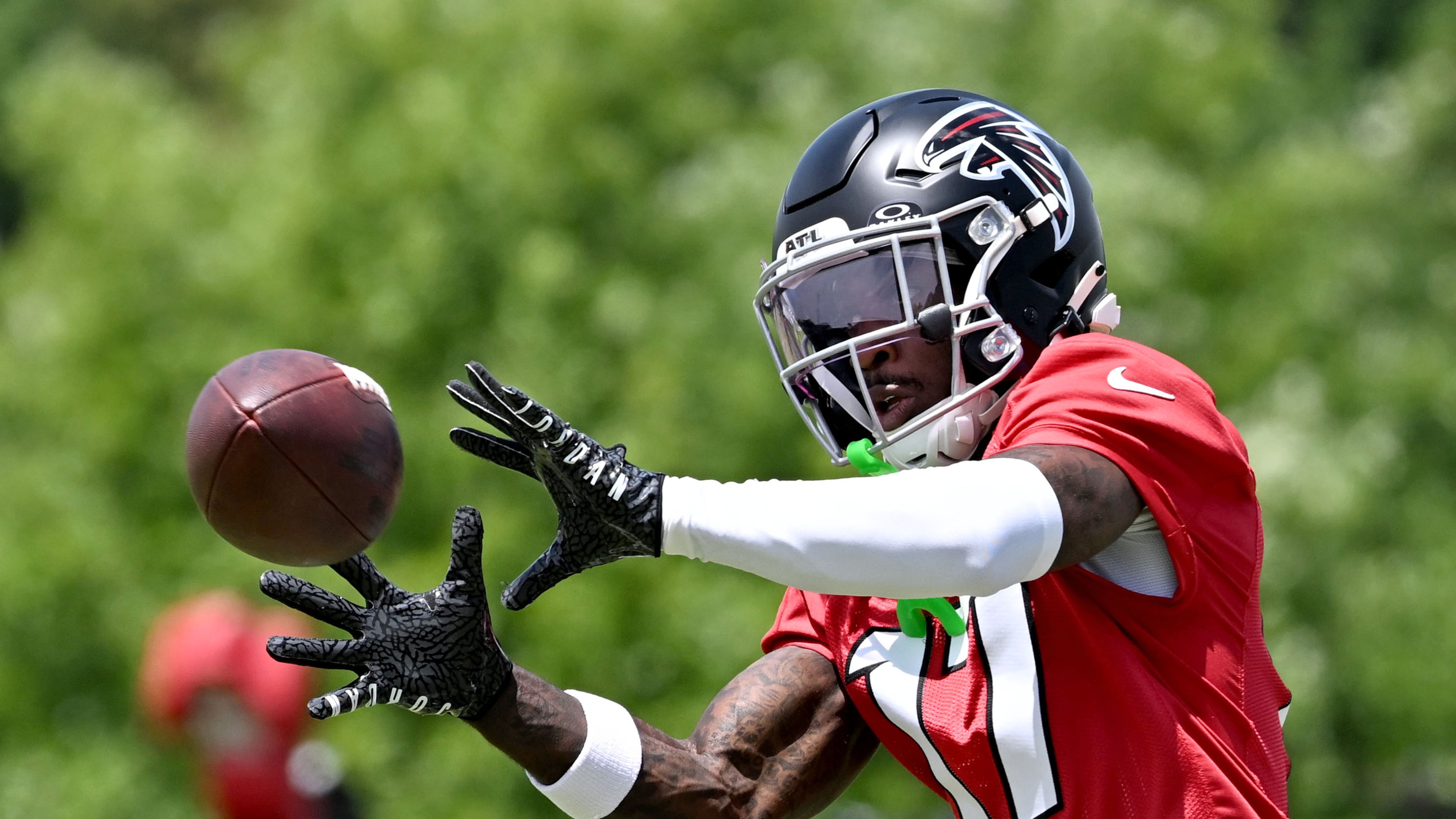 Atlanta Falcons rookie wide receiver Zachariah Branch (17) runs a drill during the Falcons’ rookie minicamp at the team’s training facility on Friday, May 8, 2026, in Flowery Branch. (Hyosub Shin/AJC)