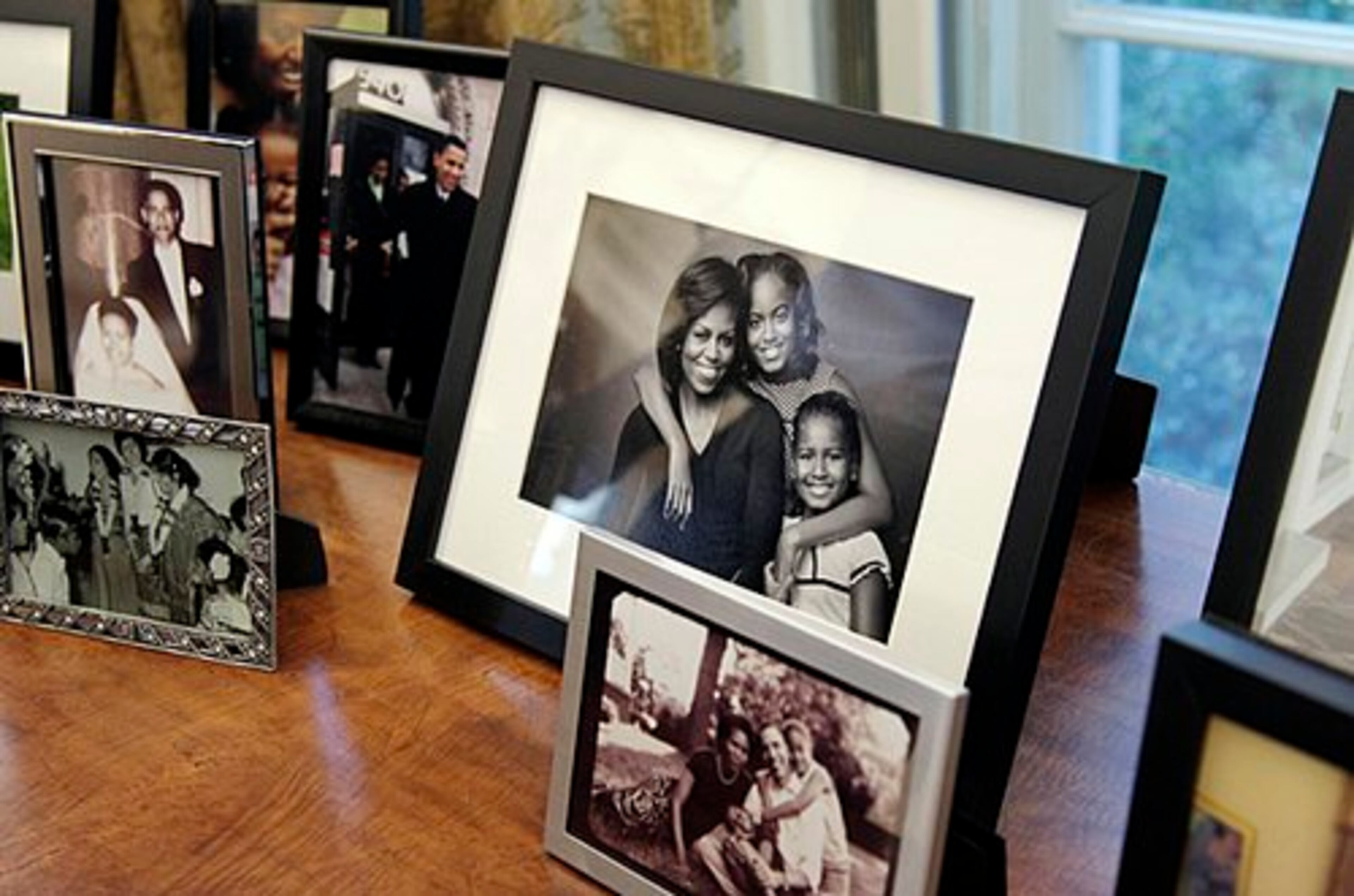 Family photos are displayed in the Oval Office behind President Obama's desk, Tuesday, Aug. 31, 2010, at the White House in Washington.