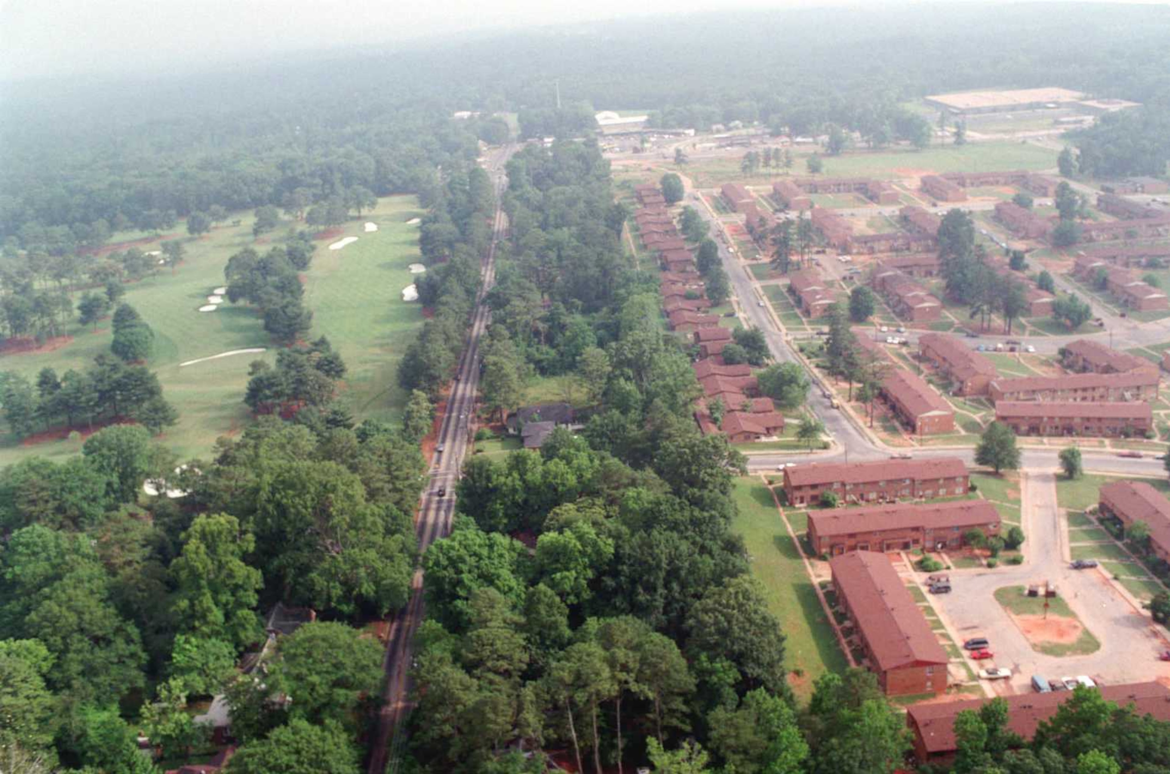 East Lake Meadows housing project on the right with Second Avenue in middle and the East Lake Country Club home course of the late Bobby Jones on left in 1995. Cousins organized local churches to send members to help former housing project residents. (AJC file)