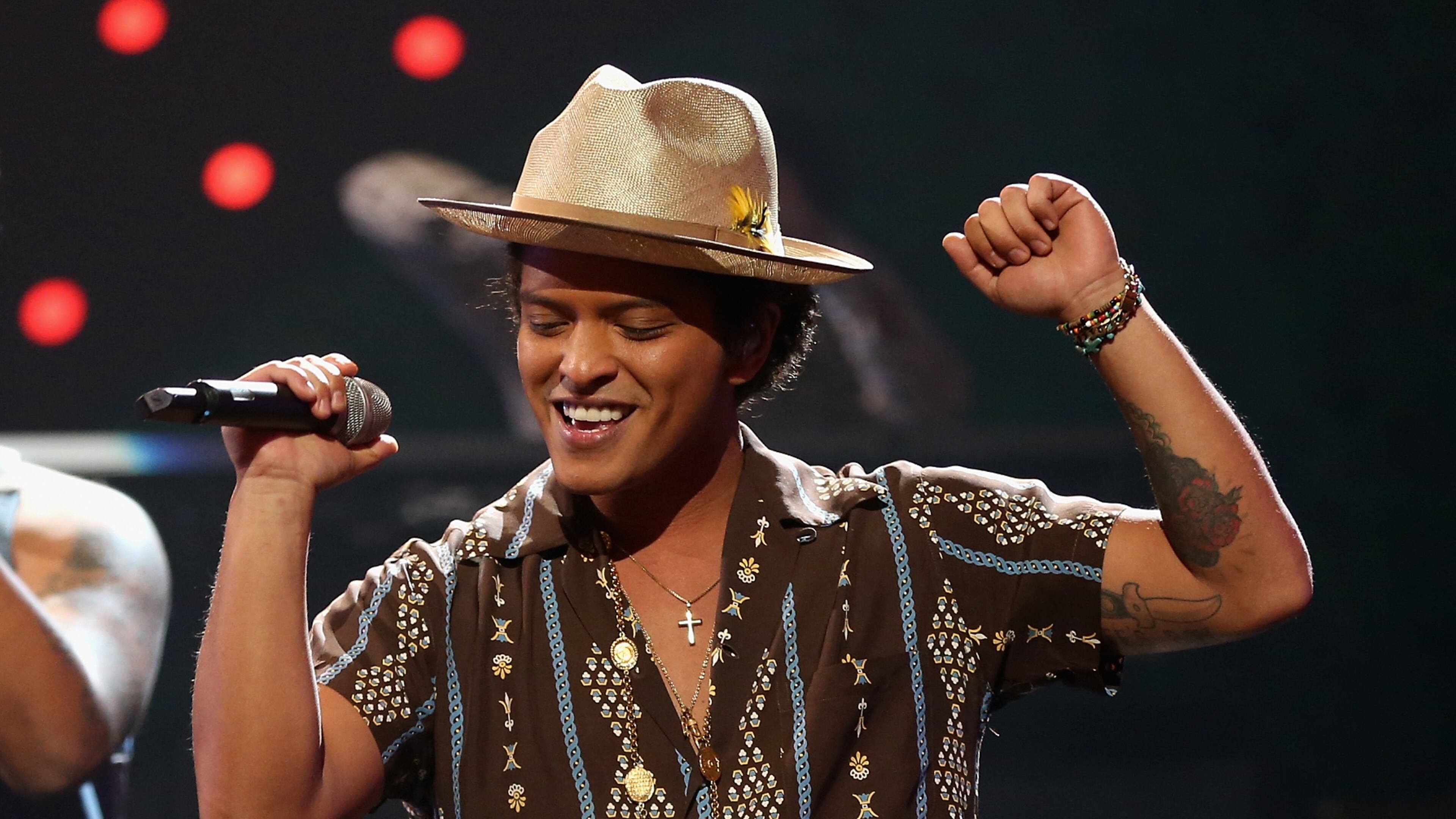 performs onstage during the iHeartRadio Music Festival at the MGM Grand Garden Arena on September 21, 2013 in Las Vegas, Nevada. Bruno Mars will perform the halftime show for the Super Bowl on Sunday, Feb. 2, 2014 on Fox. CREDIT: Getty Images.