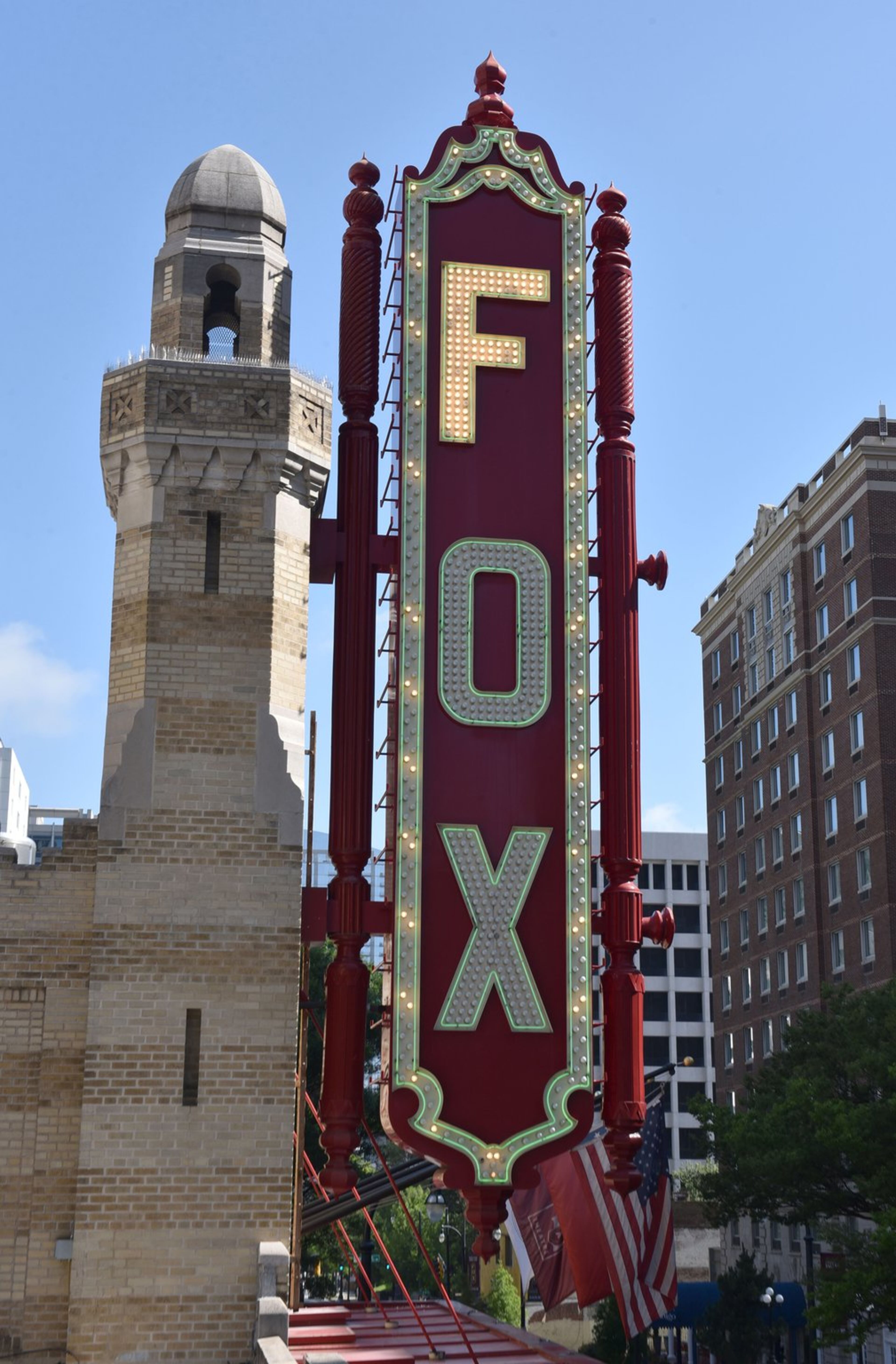 Exterior of the Fox Theatre on Peachtree Street in Atlanta. HYOSUB SHIN / HSHIN@AJC.COM