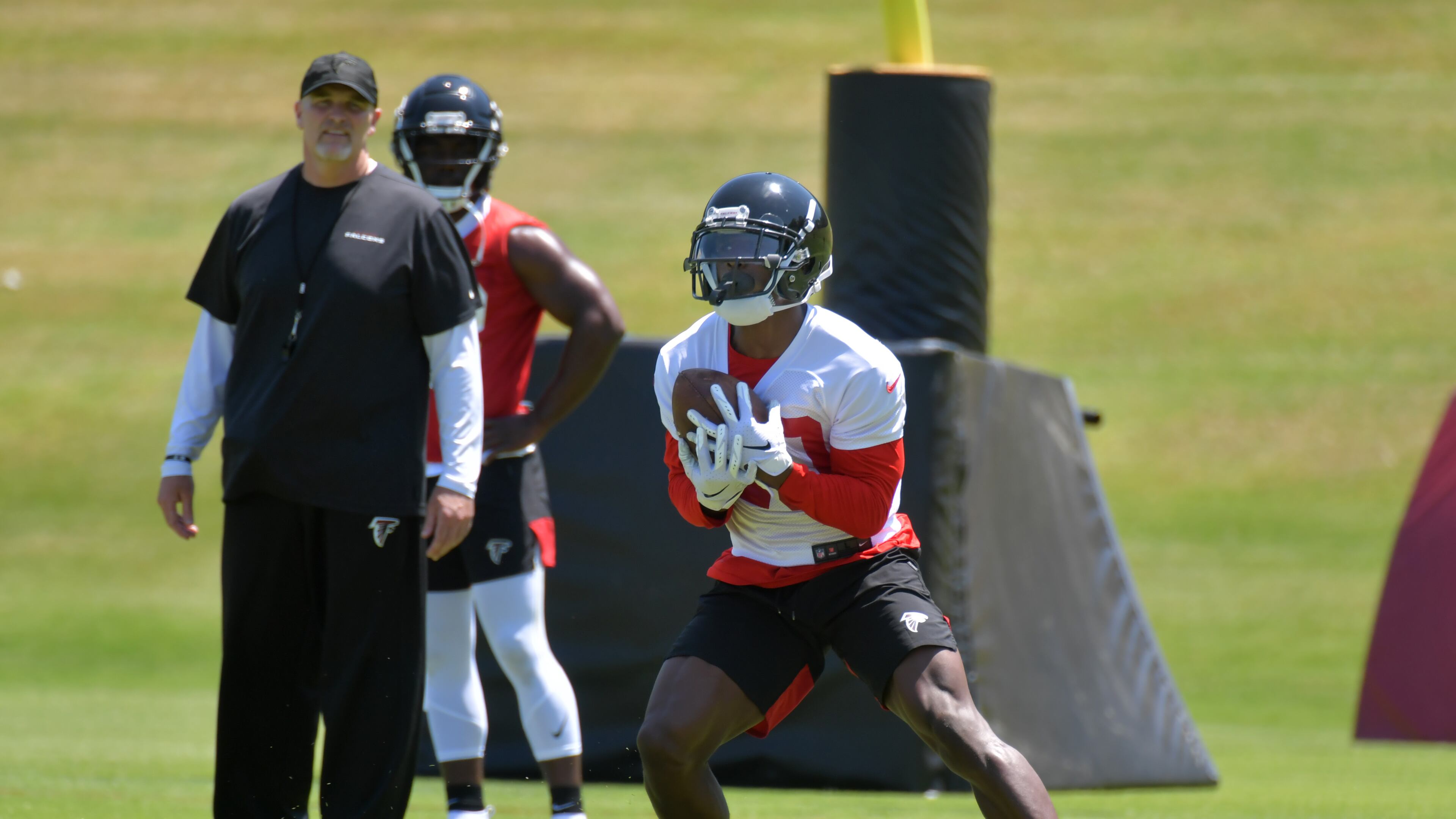 May 30, 2019 Flowery Branch - Atlanta Falcons defensive back Kendall Sheffield (20) catches a pass during team practice at Atlanta Falcons Training Camp in Flowery Branch on Thursday, May 30, 2019. The Falcons are in the second week of Phase Three of the offseason program. They have another week of OTAs before the mandatory minicamp, which is set for June 11 through 13. HYOSUB SHIN / HSHIN@AJC.COM