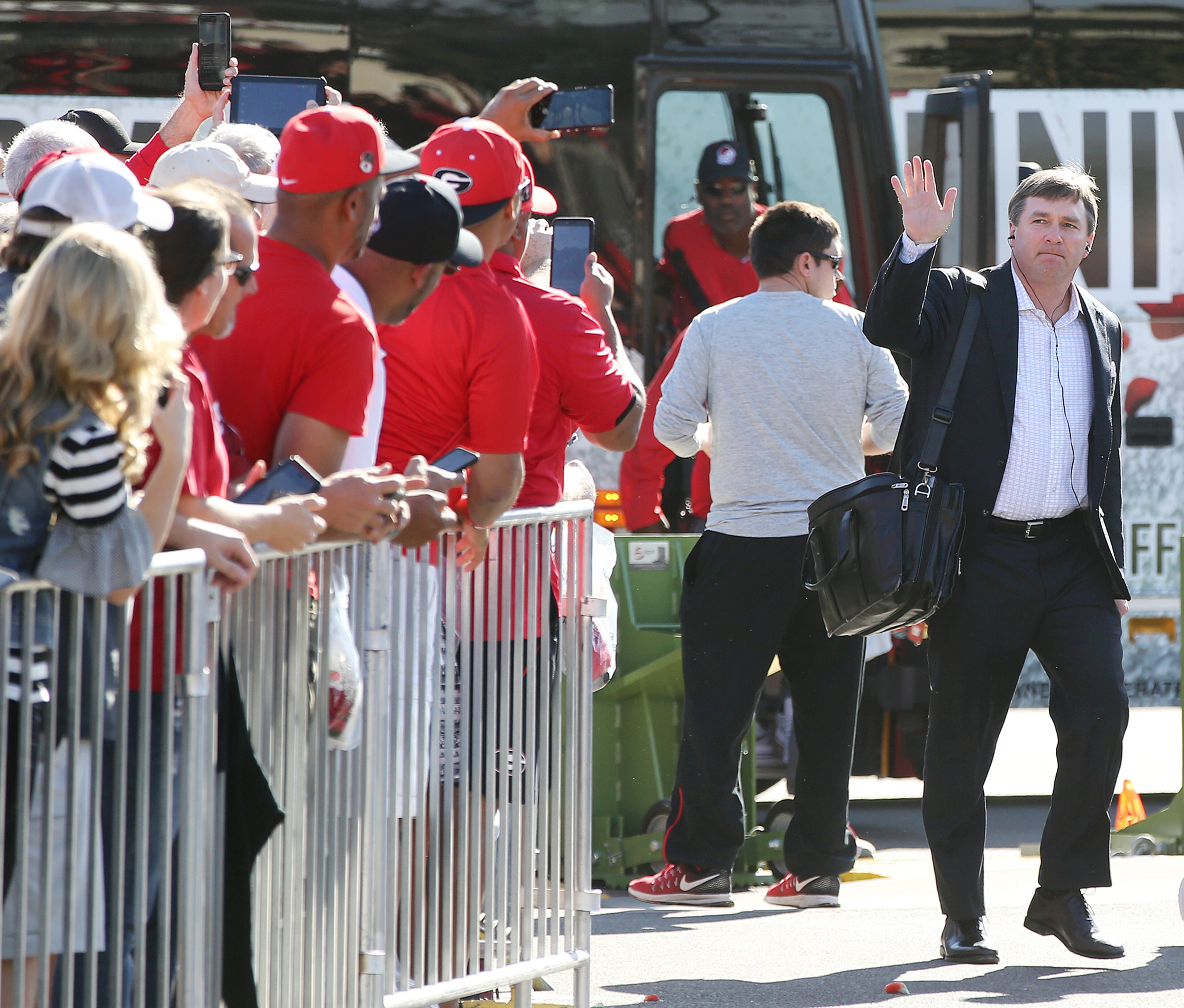 December 31, 2017 Pasadena: Georgia head coach Kirby Smart waves to fans while arriving for the official team photo at Rose Bowl Stadium on Sunday, December 31, 2017, in Pasadena. Curtis Compton/ccompton@ajc.com