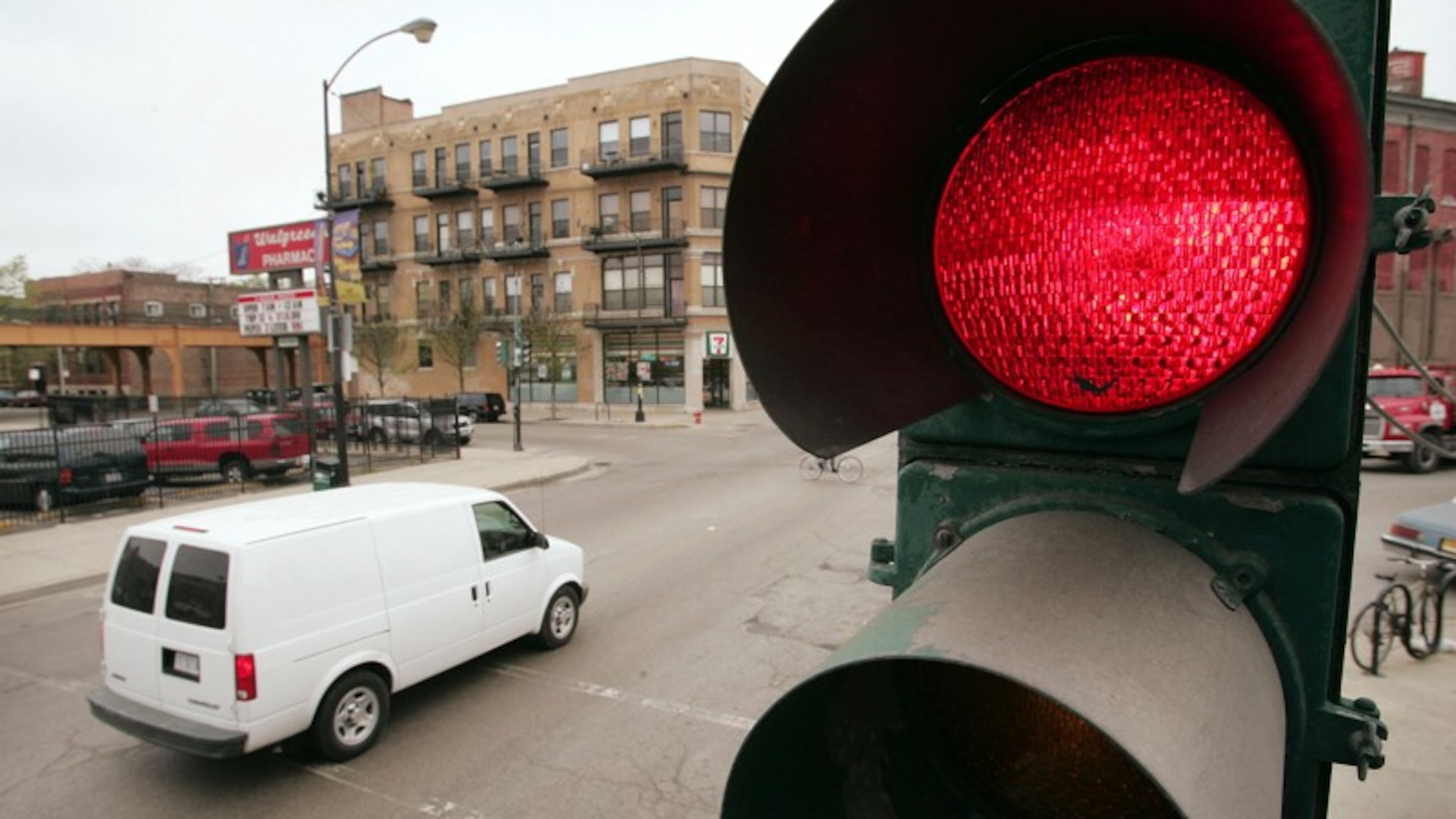 Alpharetta announced that it will upgrade traffic signals at 21 intersections during the month of January. AJC FILE