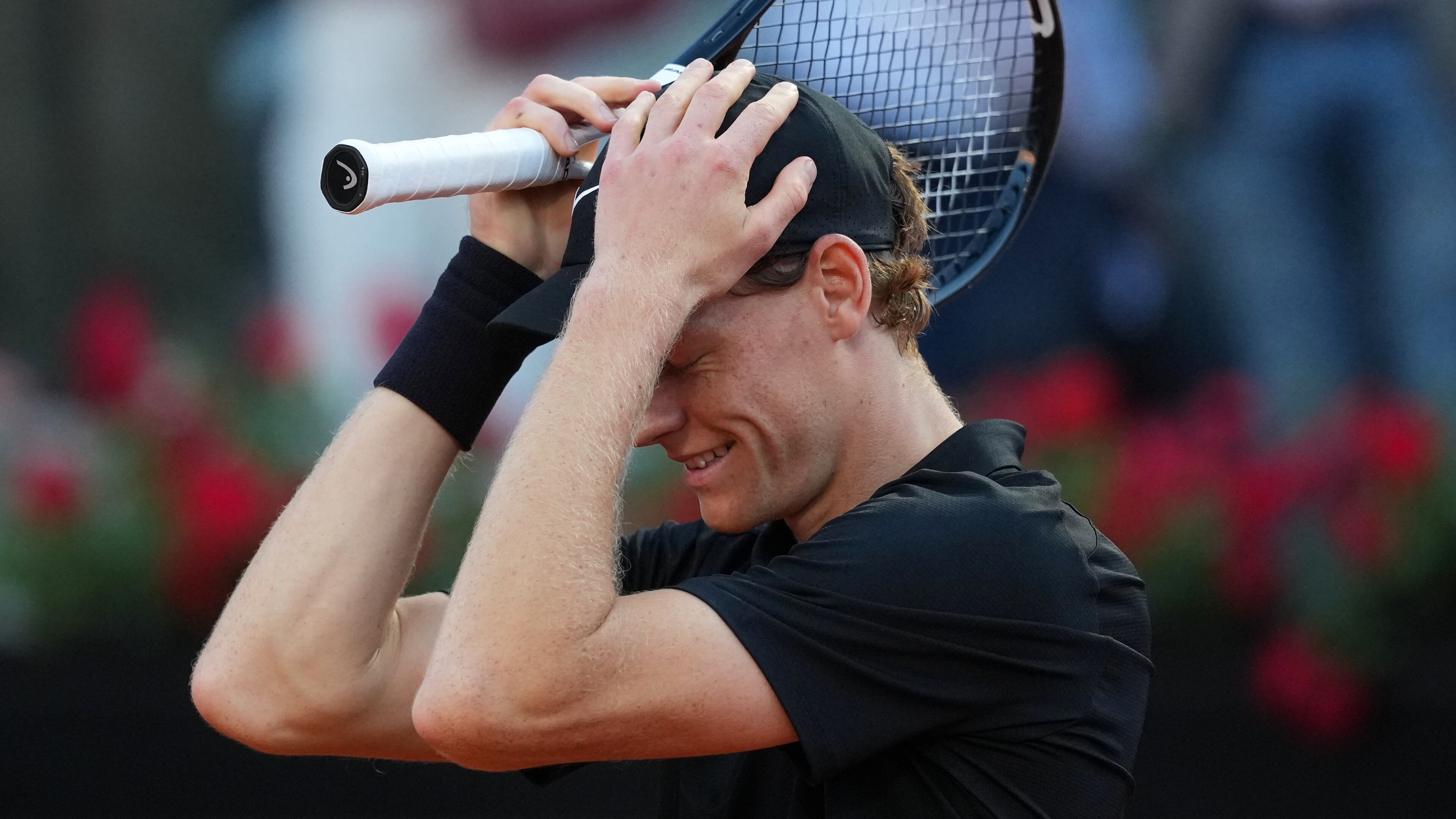 Jannik Sinner, of Italy, reacts after defeating Casper Ruud, of Norway, 6/4, 6/4 in the final match at the Italian Open tennis tournament, in Rome, Sunday, May 17, 2026. (AP Photo/Andrew Medichini)