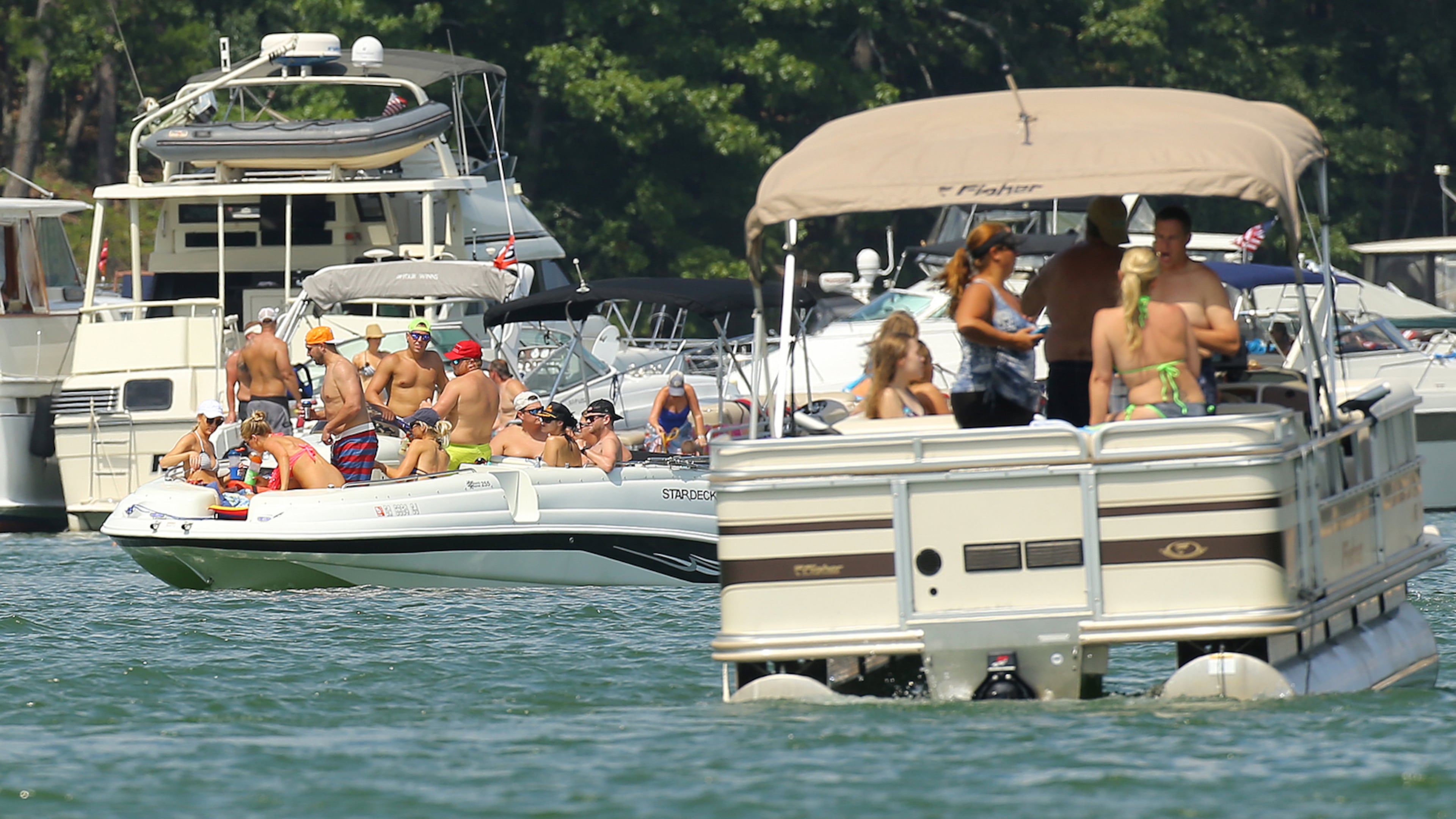 BUSY BOATING WEEKEND--090615 FLOWERY BRANCH: Boaters take to the water in Sunset Cove at Lake Lanier on Sunday, Sept. 6, 2015, near Flowery Branch. Georgia may be headed to it's lowest number of boating accidents in more than a decade, but state officials have cautioned they are taking no chances. Curtis Compton / ccompton@ajc.com