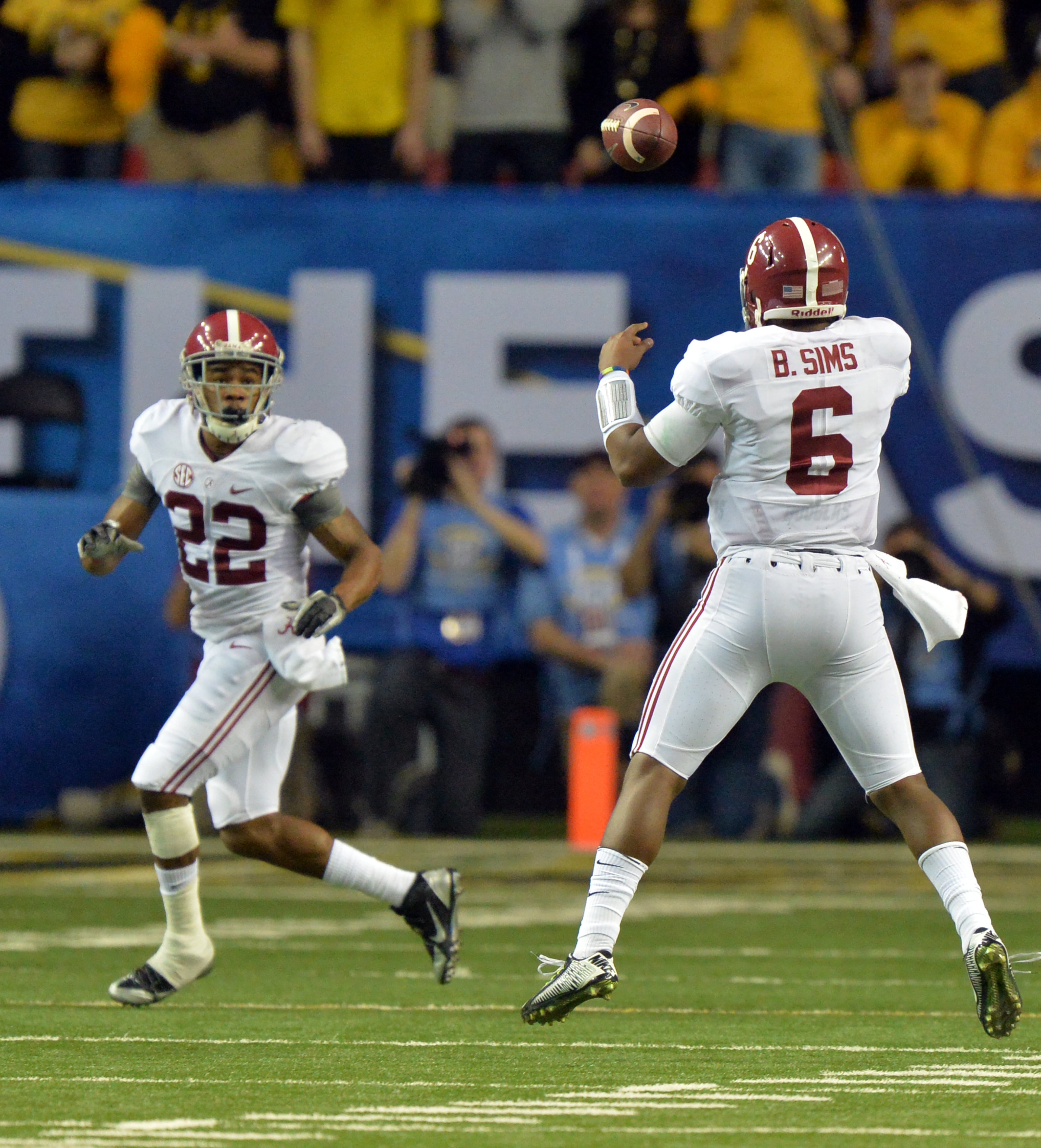 December 6, 2014 Atlanta: Alabama Crimson Tide quarterback Blake Sims throws to receiver Christion Jones during the 3rd quarter of the 2014 SEC Championship against Missouri at the Georgia Dome Saturday December 6, 2014. BRANT SANDERLIN / BSANDERLIN@AJC.COM