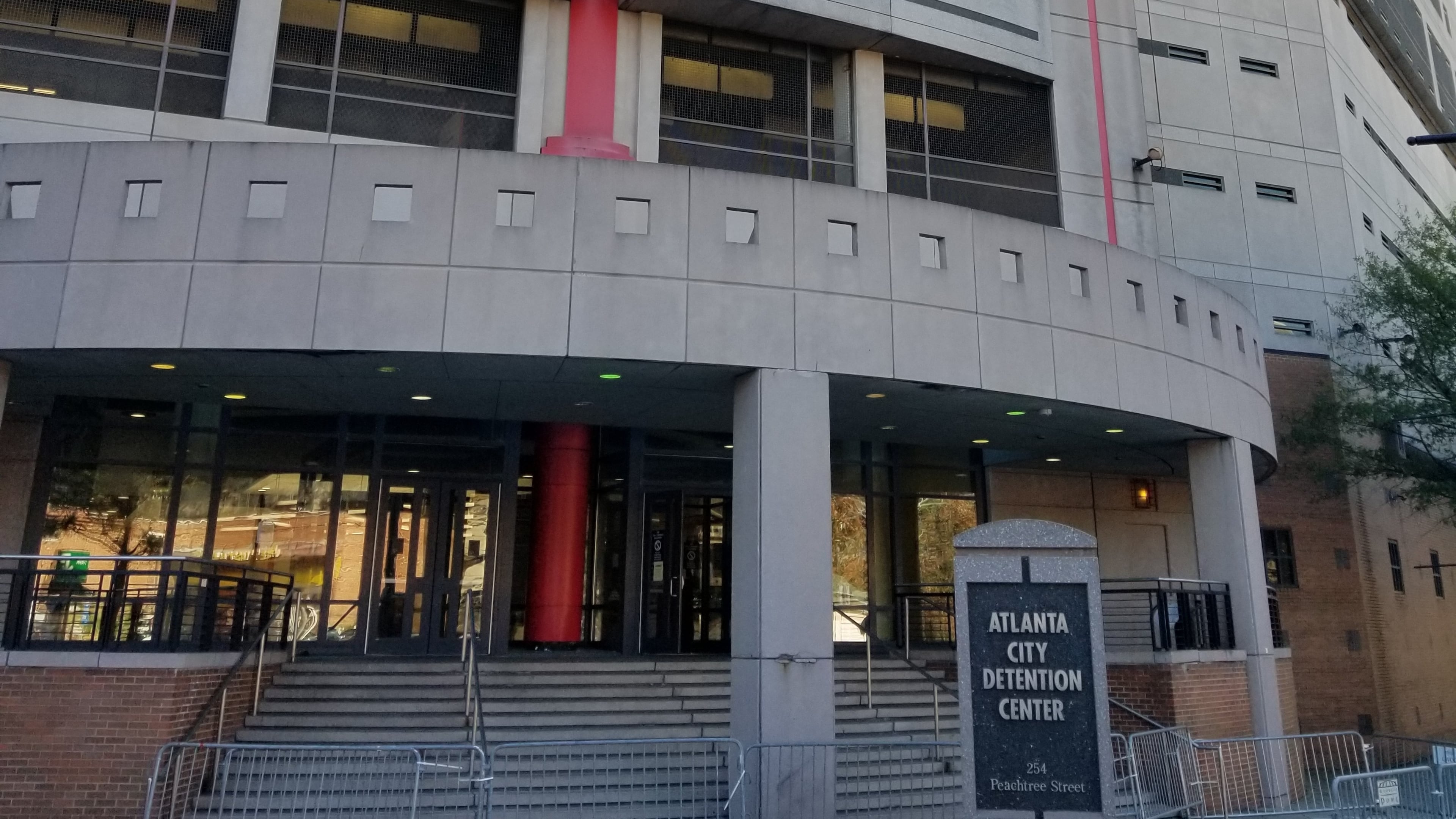 The decision to sell the Atlanta City Detention Center, at the intersection of Peachtree Street and Memorial Drive, to Fulton County for $68 million remains on hold for, as City Council members work through the logistics of the deal. (Stephen Deere/AJC 2020)